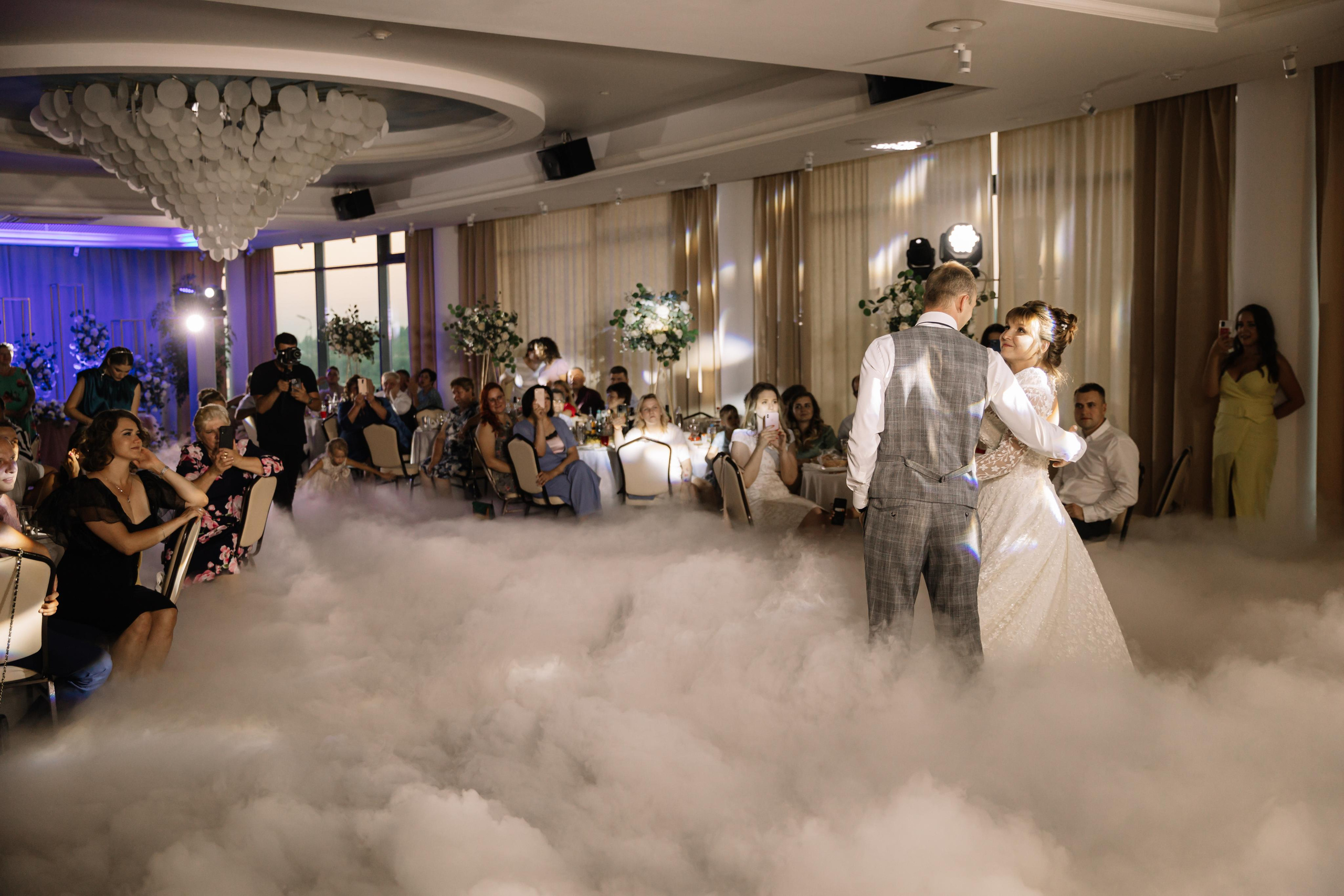 Банкет в Белом парусе. Второй этаж. Свет на свадьбу Нижний Новгород Friends Rent