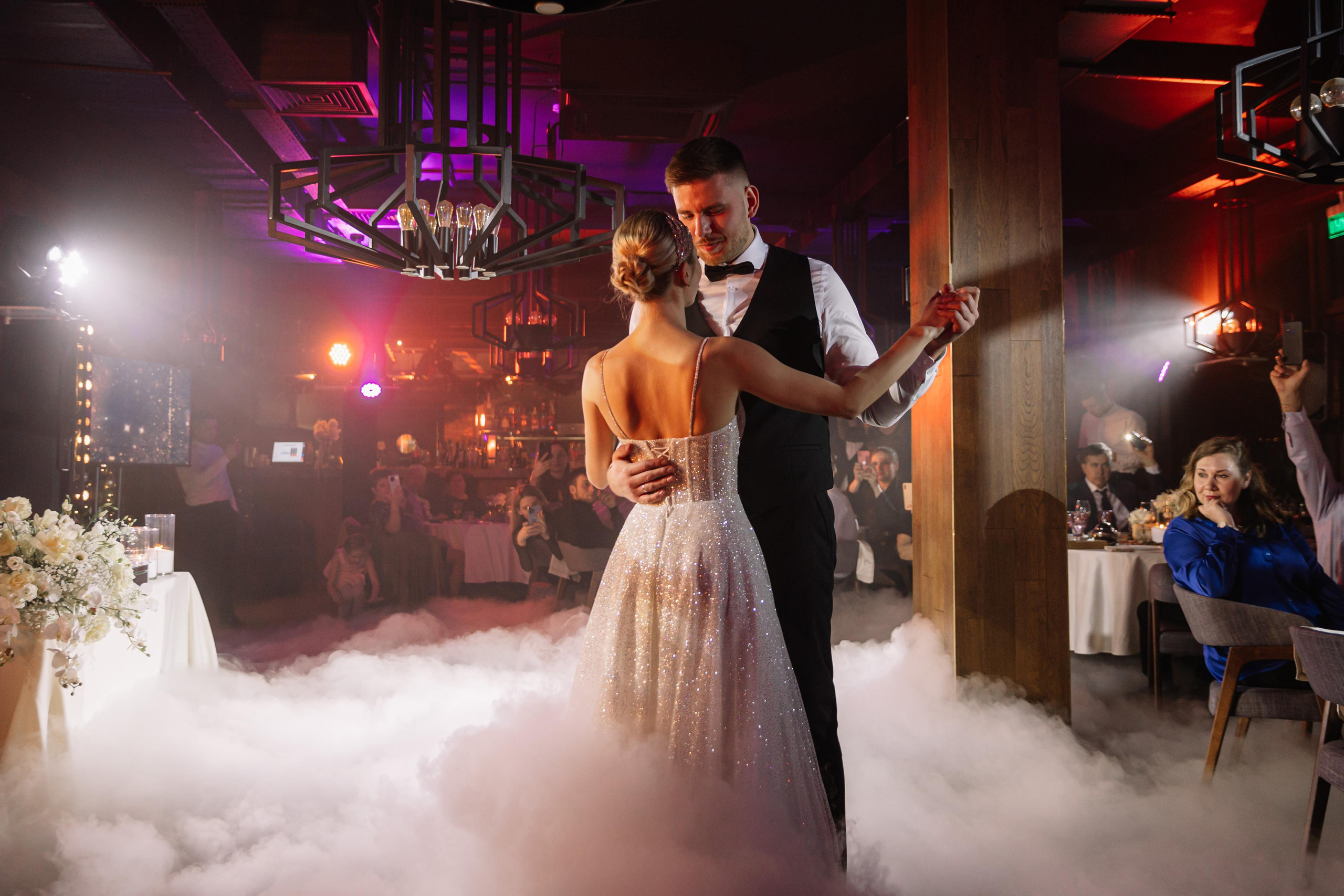 Банкет в Novo. Первый этаж. Свет на свадьбу Нижний Новгород Friends Rent