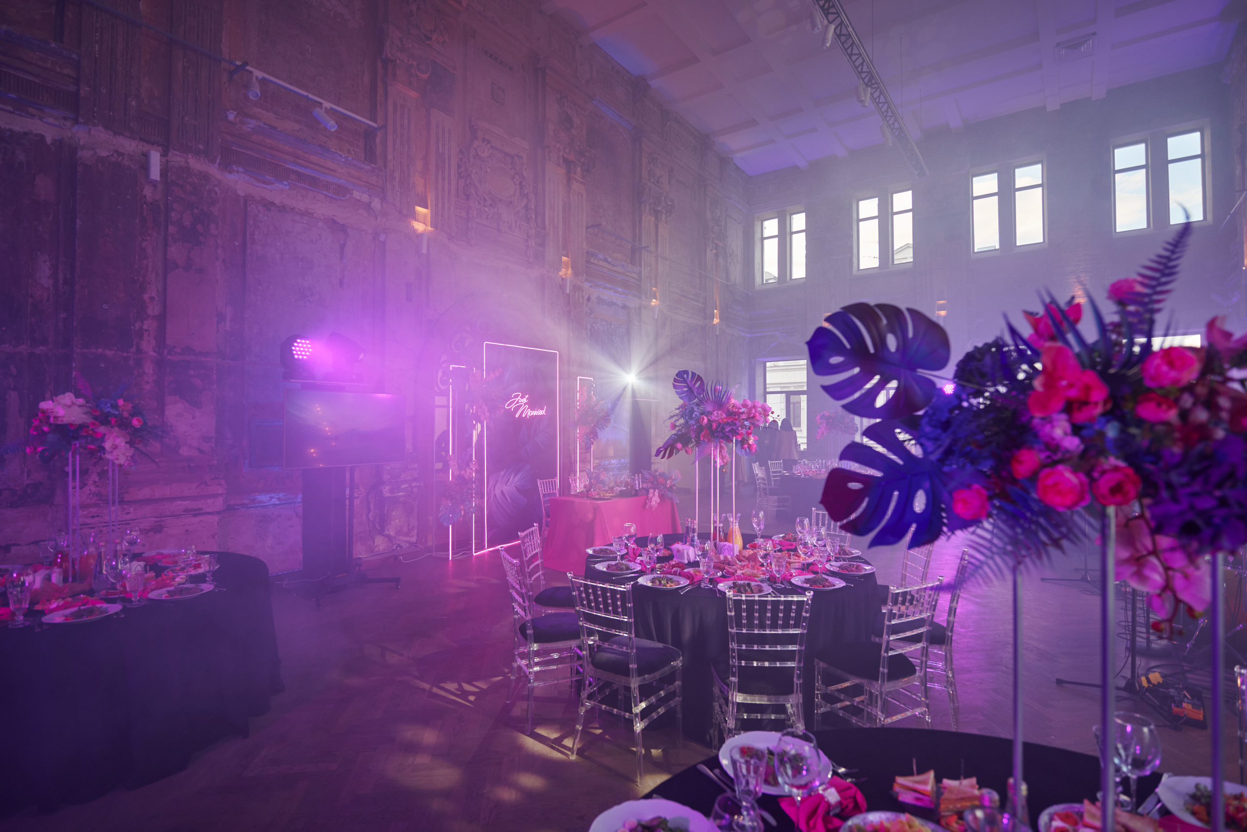 Банкет в Futuro. Свет на свадьбу Нижний Новгород Friends Rent