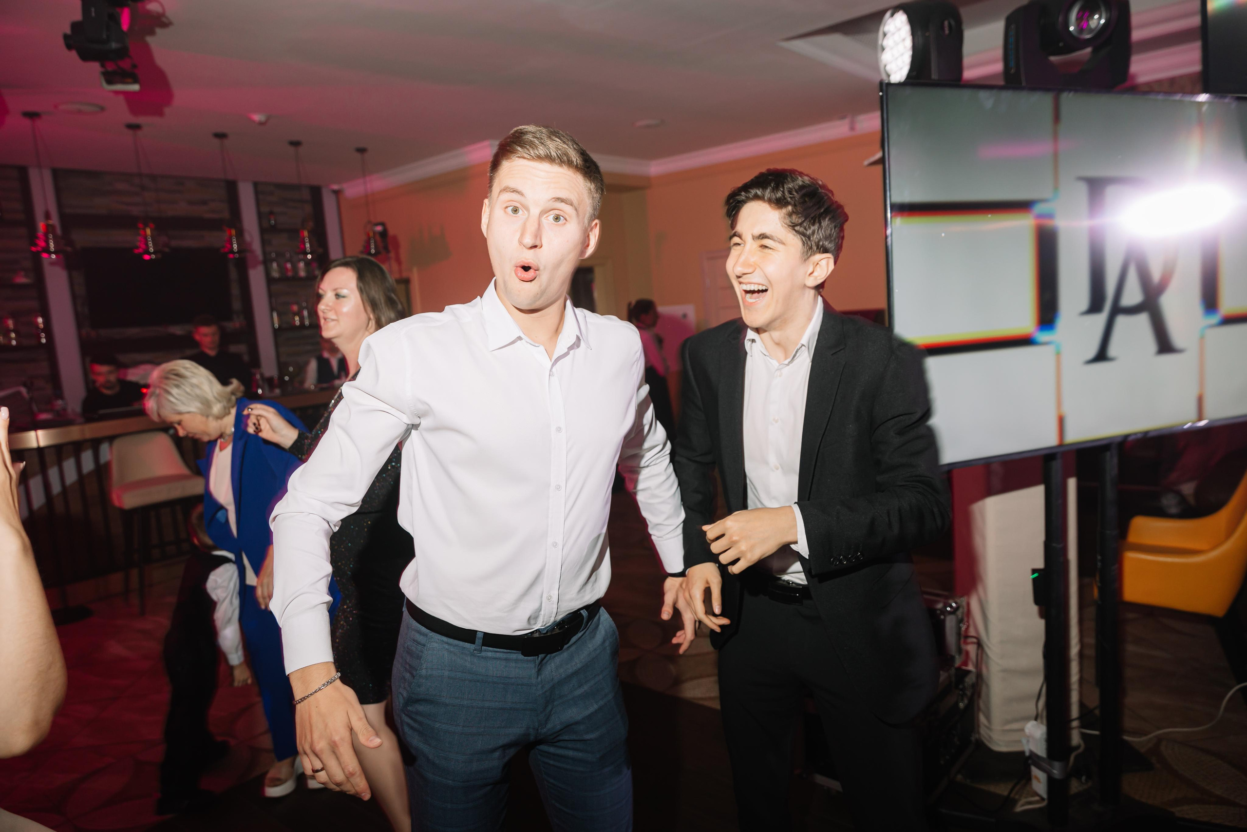 Банкет в Белом парусе. Второй этаж. Свет на свадьбу Нижний Новгород Friends Rent