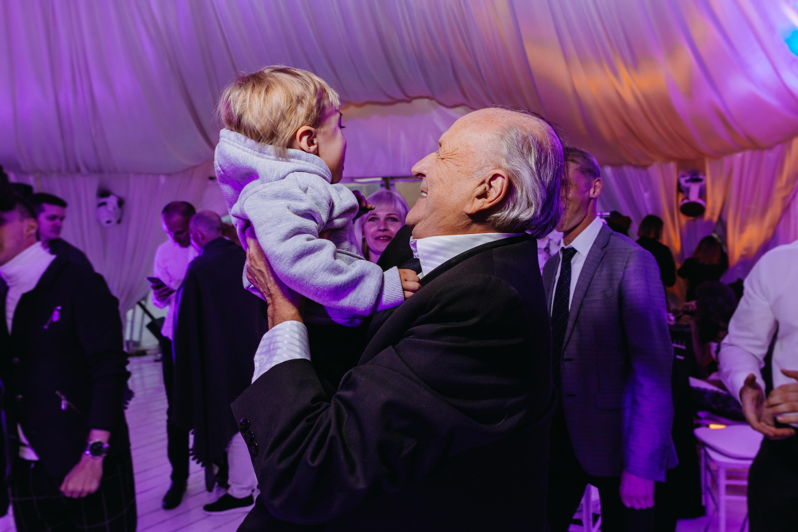 Банкет в шатре Волжский. Свет на свадьбу Нижний Новгород Friends Rent