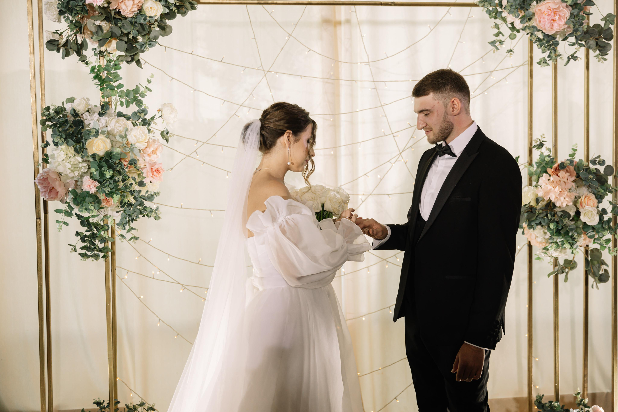 Банкет в Белом парусе. Второй этаж. Свет на свадьбу Нижний Новгород Friends Rent