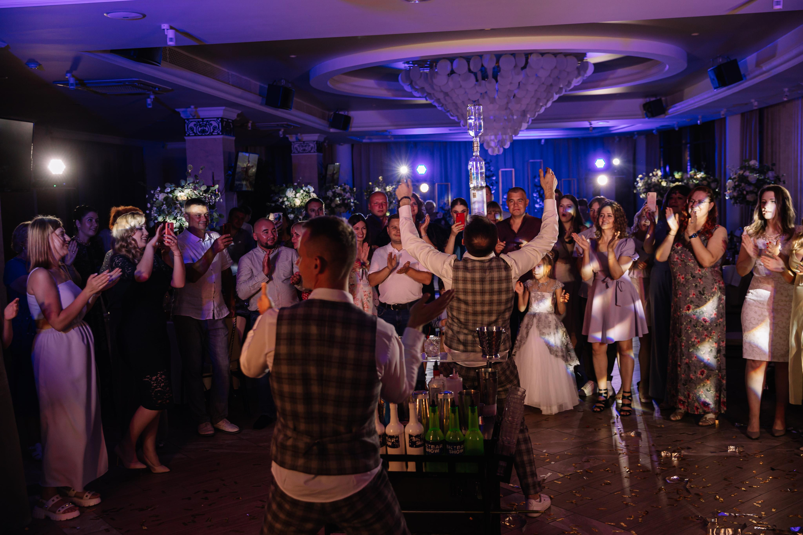 Банкет в Белом парусе. Второй этаж. Свет на свадьбу Нижний Новгород Friends Rent