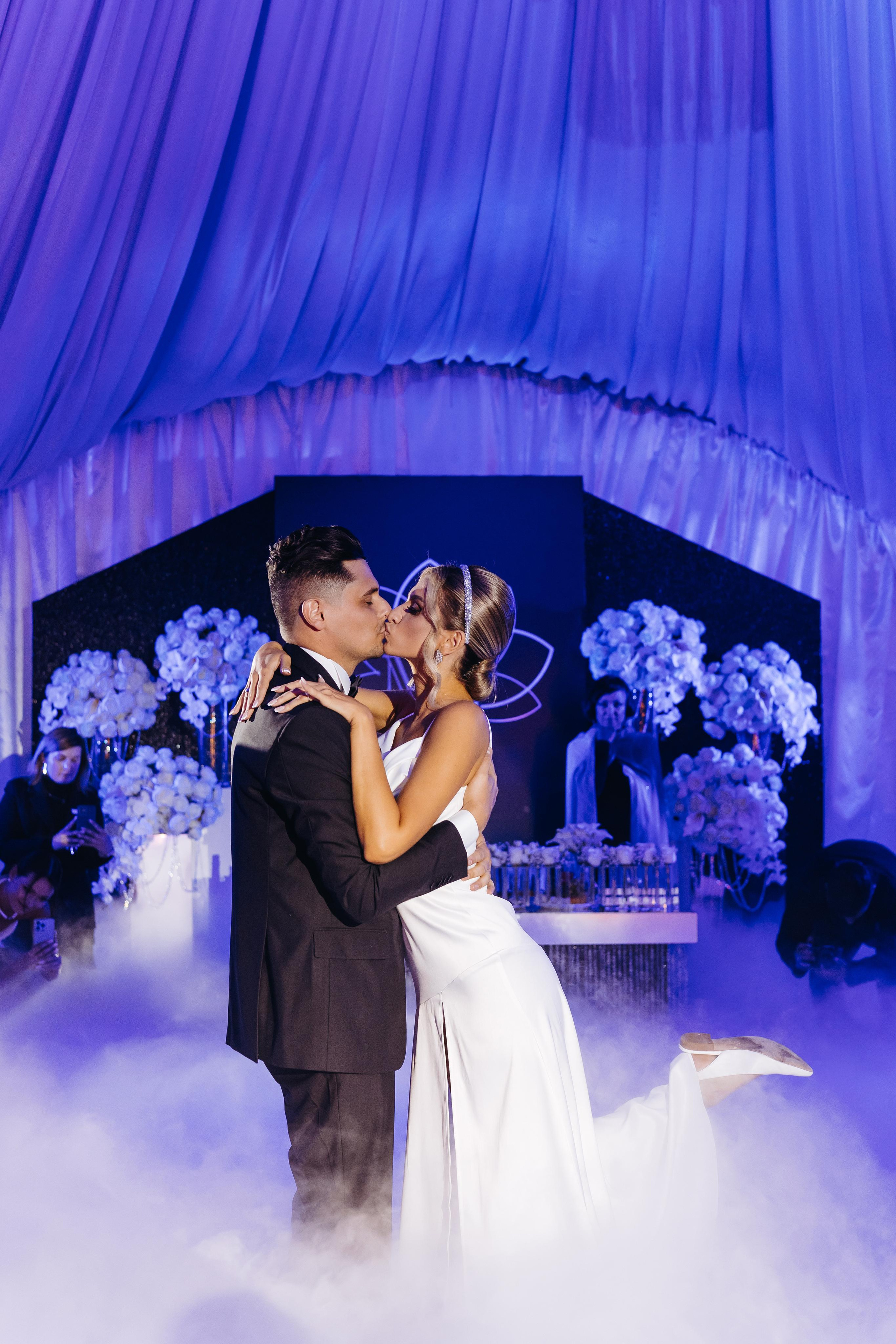 Банкет в шатре Волжский. Свет на свадьбу Нижний Новгород Friends Rent