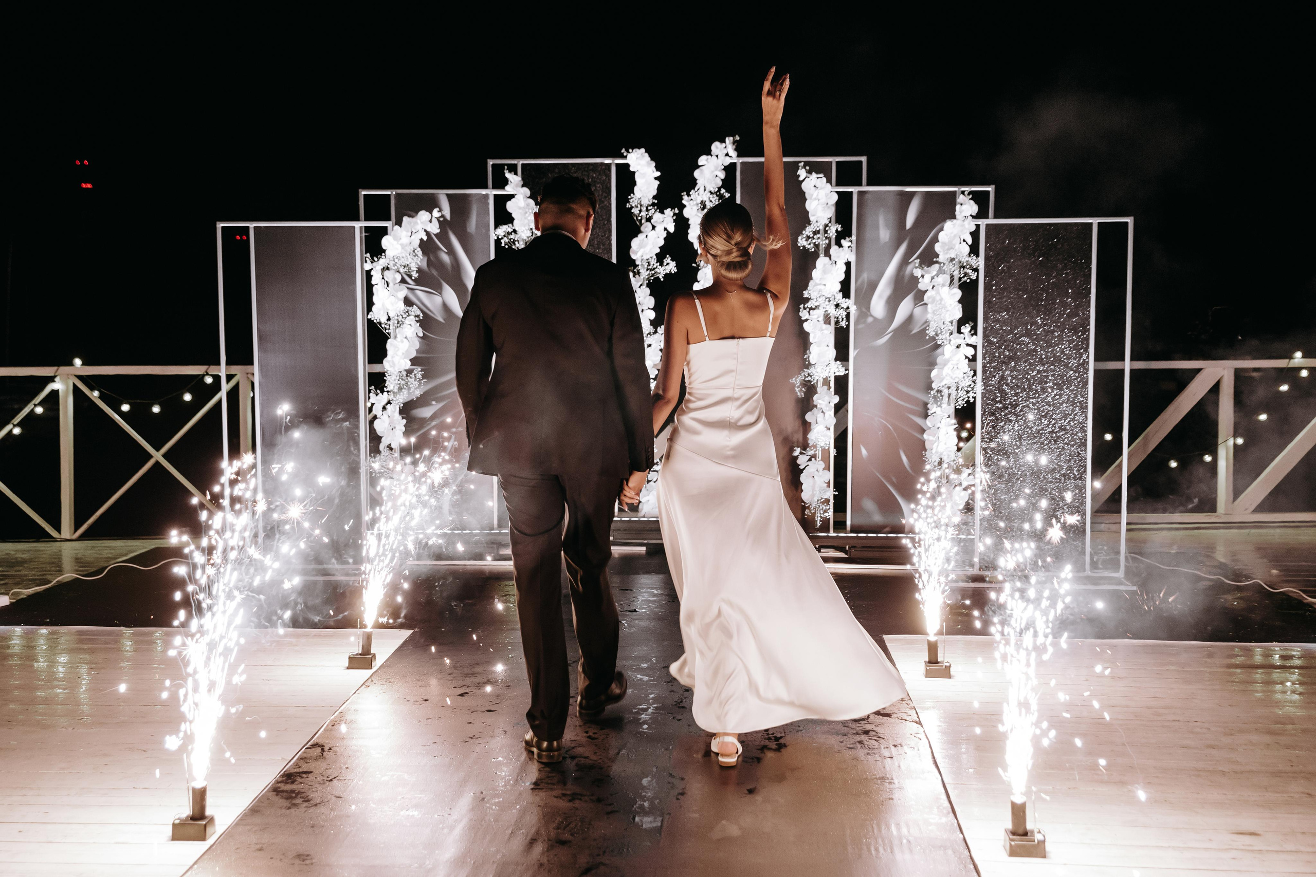 Банкет в шатре Волжский. Свет на свадьбу Нижний Новгород Friends Rent