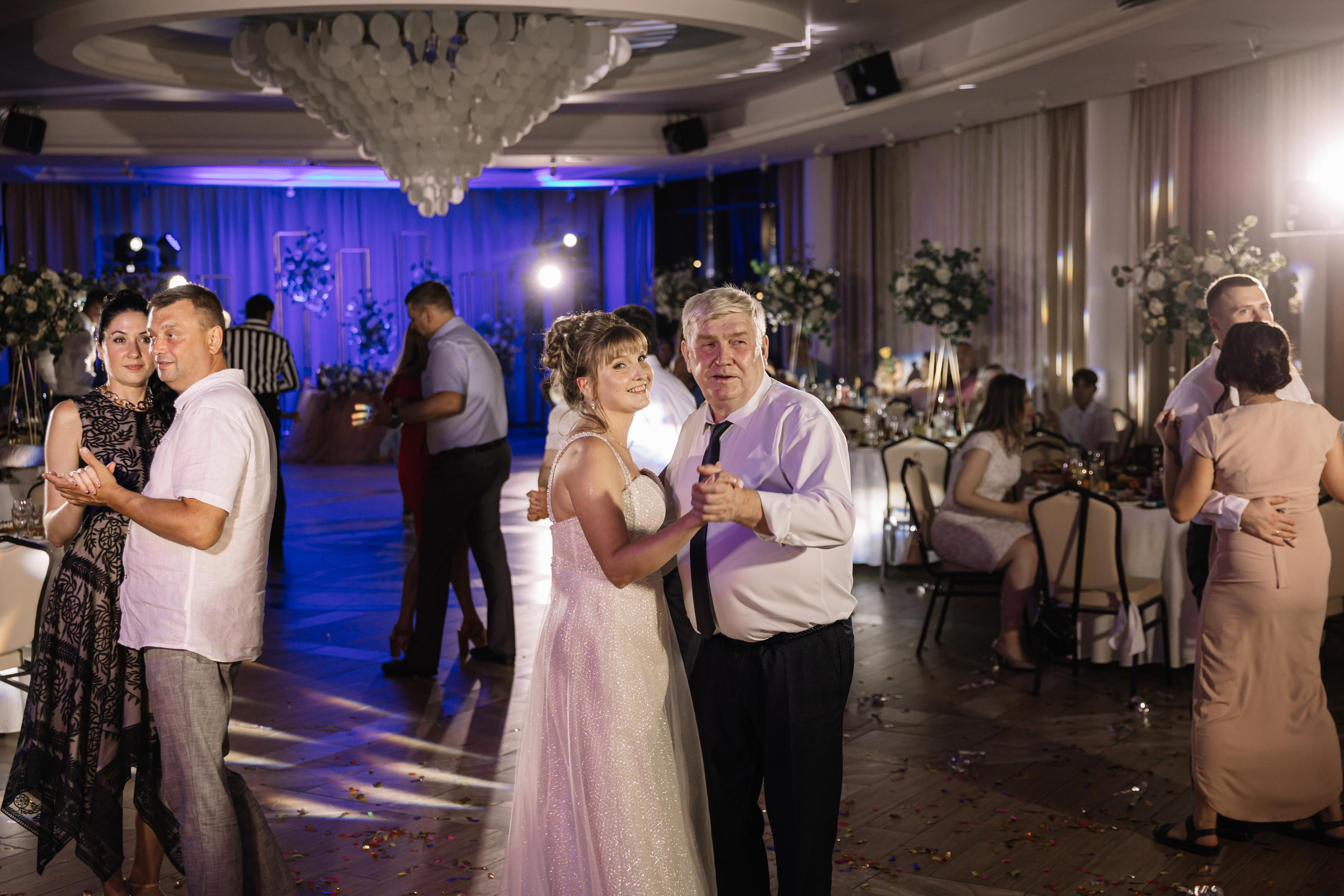 Банкет в Белом парусе. Второй этаж. Свет на свадьбу Нижний Новгород Friends Rent