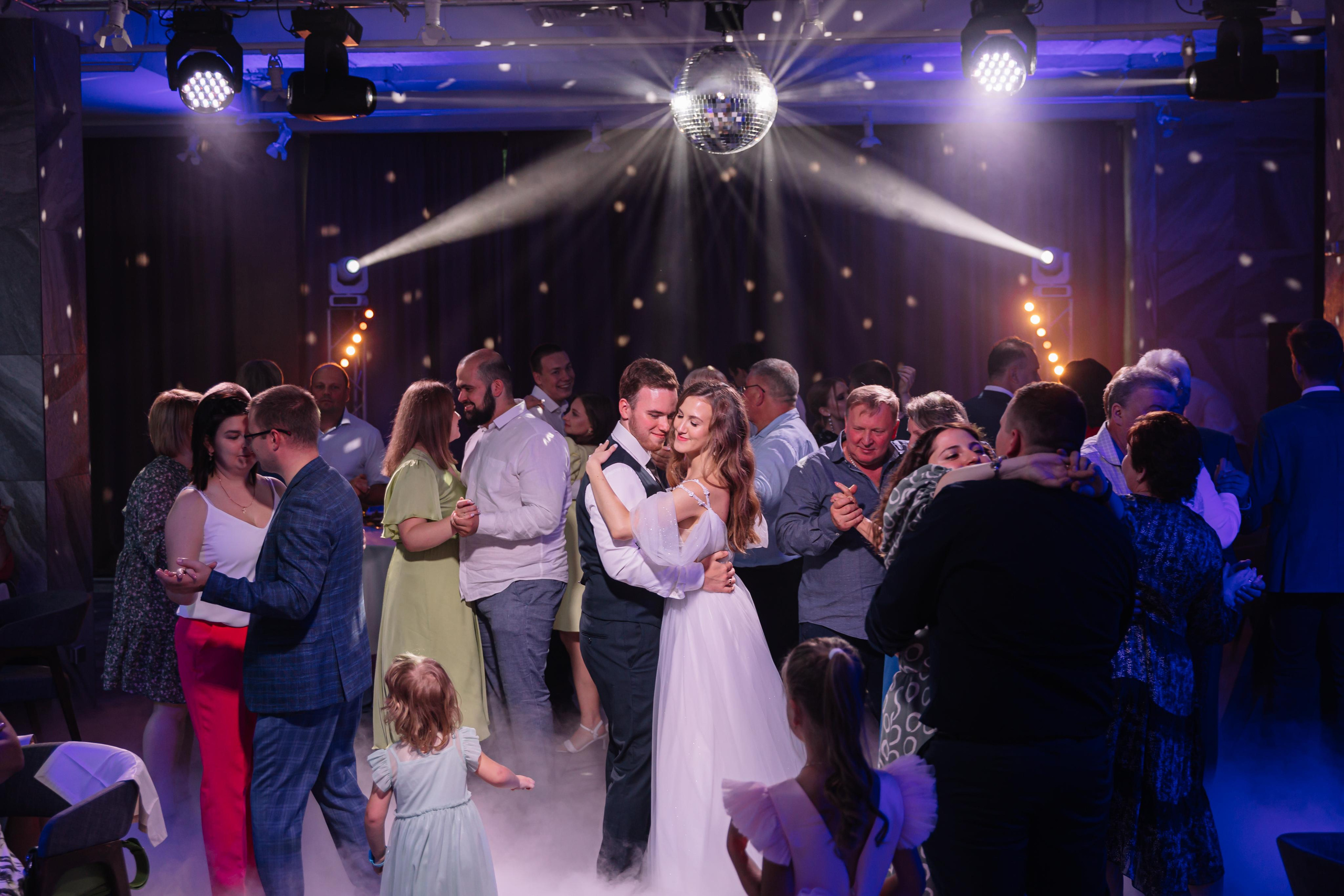 Банкет в Novo. Второй этаж. Свет на свадьбу Нижний Новгород Friends Rent