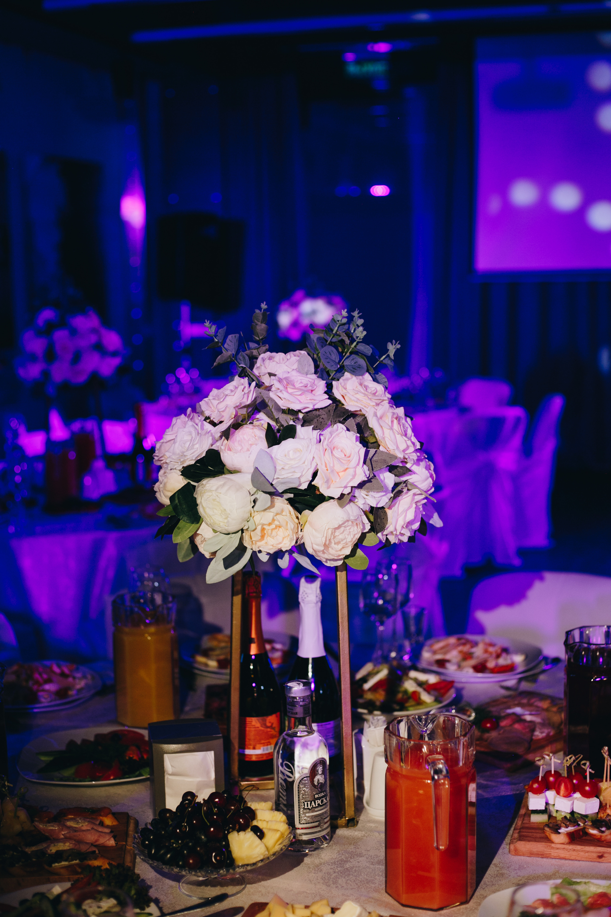 Банкет в Маринс Парк Отель. 2 этаж. Свет на свадьбу Нижний Новгород Friends Rent