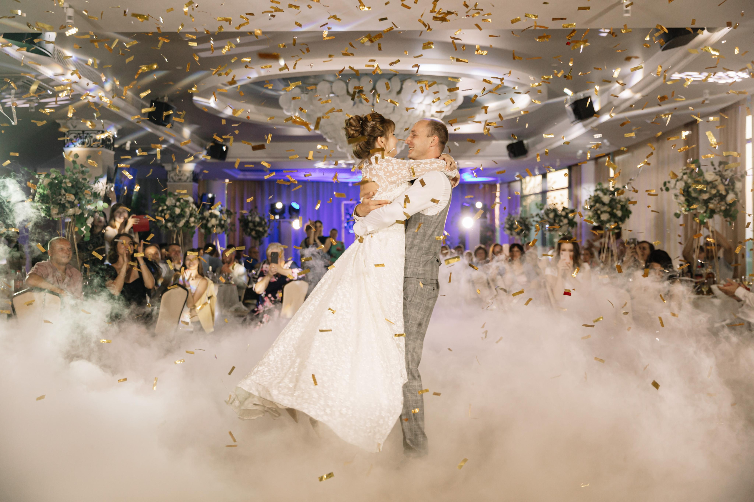 Банкет в Белом парусе. Второй этаж. Свет на свадьбу Нижний Новгород Friends Rent