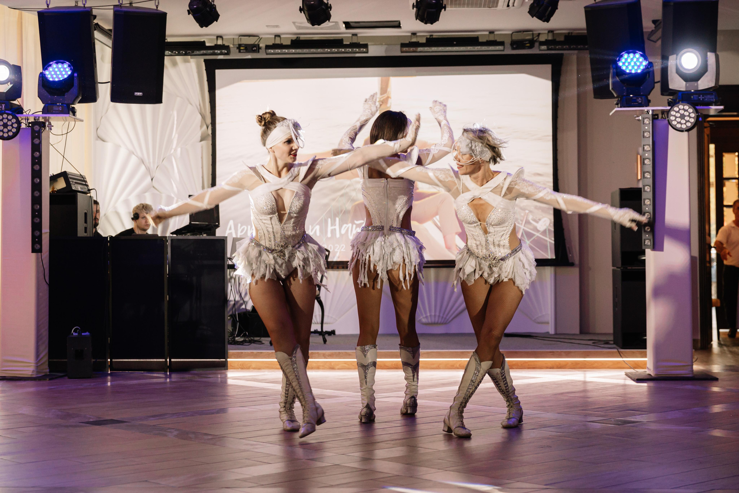 Банкет в Белом парусе. Второй этаж. Свет на свадьбу Нижний Новгород Friends Rent