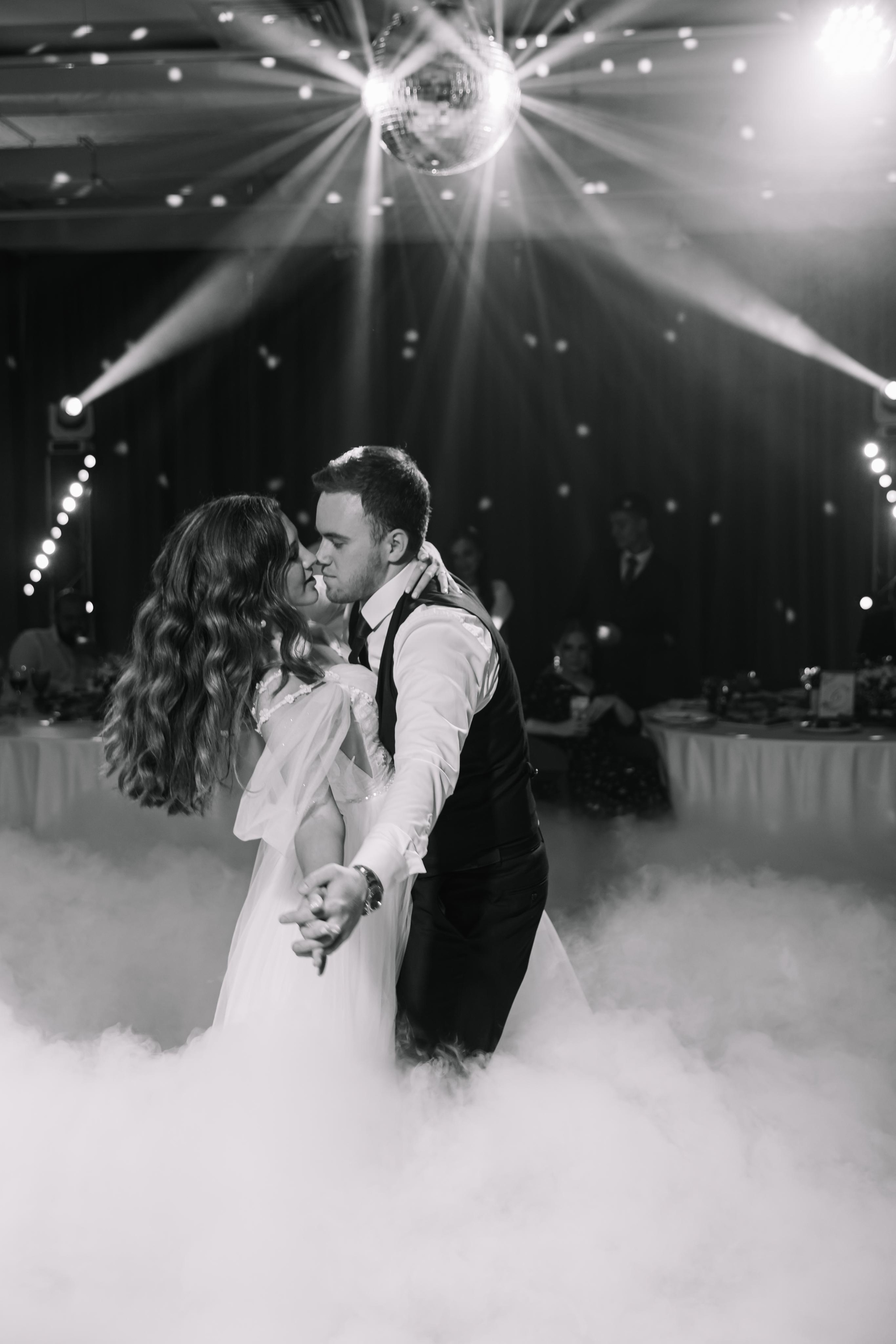 Банкет в Novo. Второй этаж. Свет на свадьбу Нижний Новгород Friends Rent