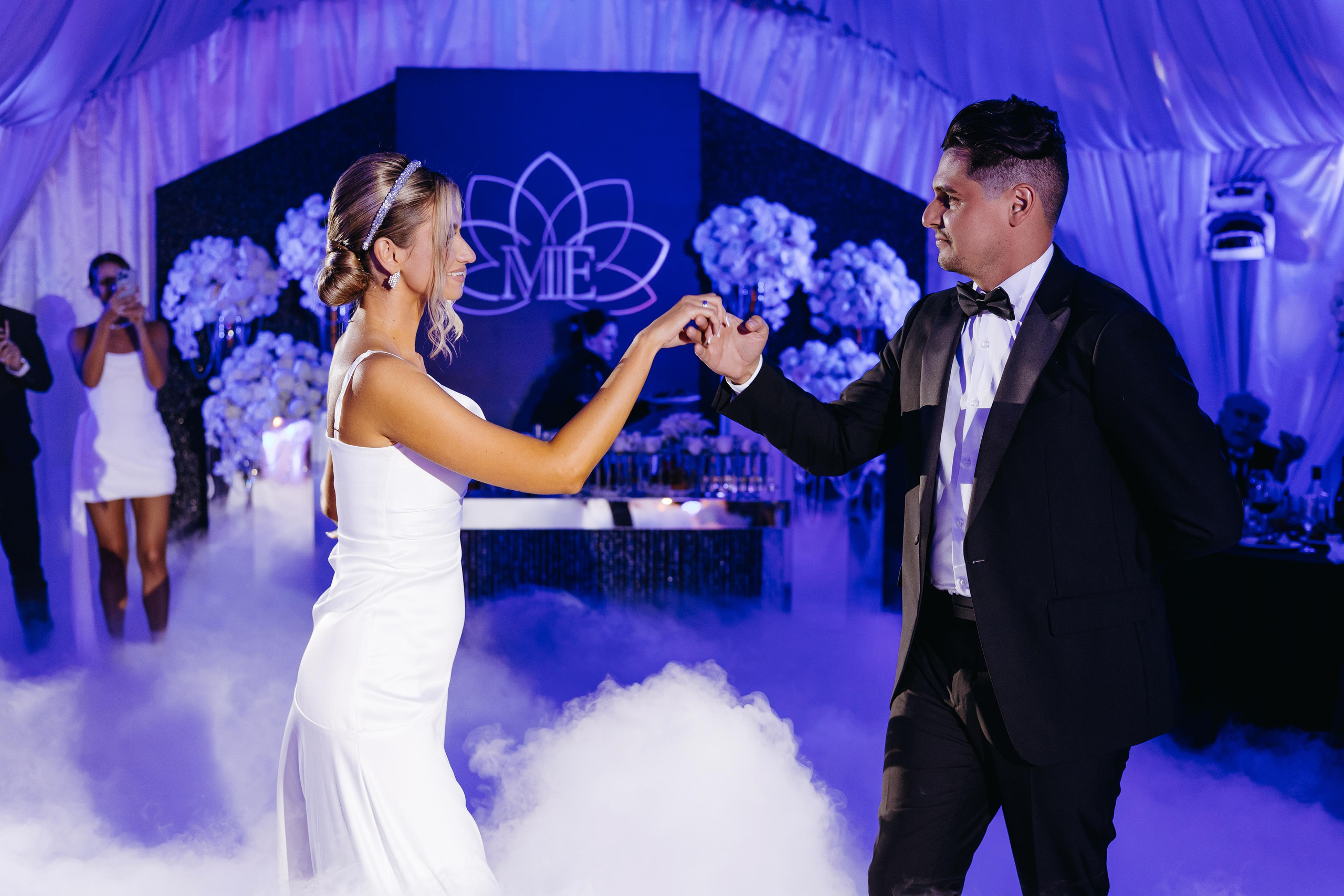 Банкет в шатре Волжский. Свет на свадьбу Нижний Новгород Friends Rent