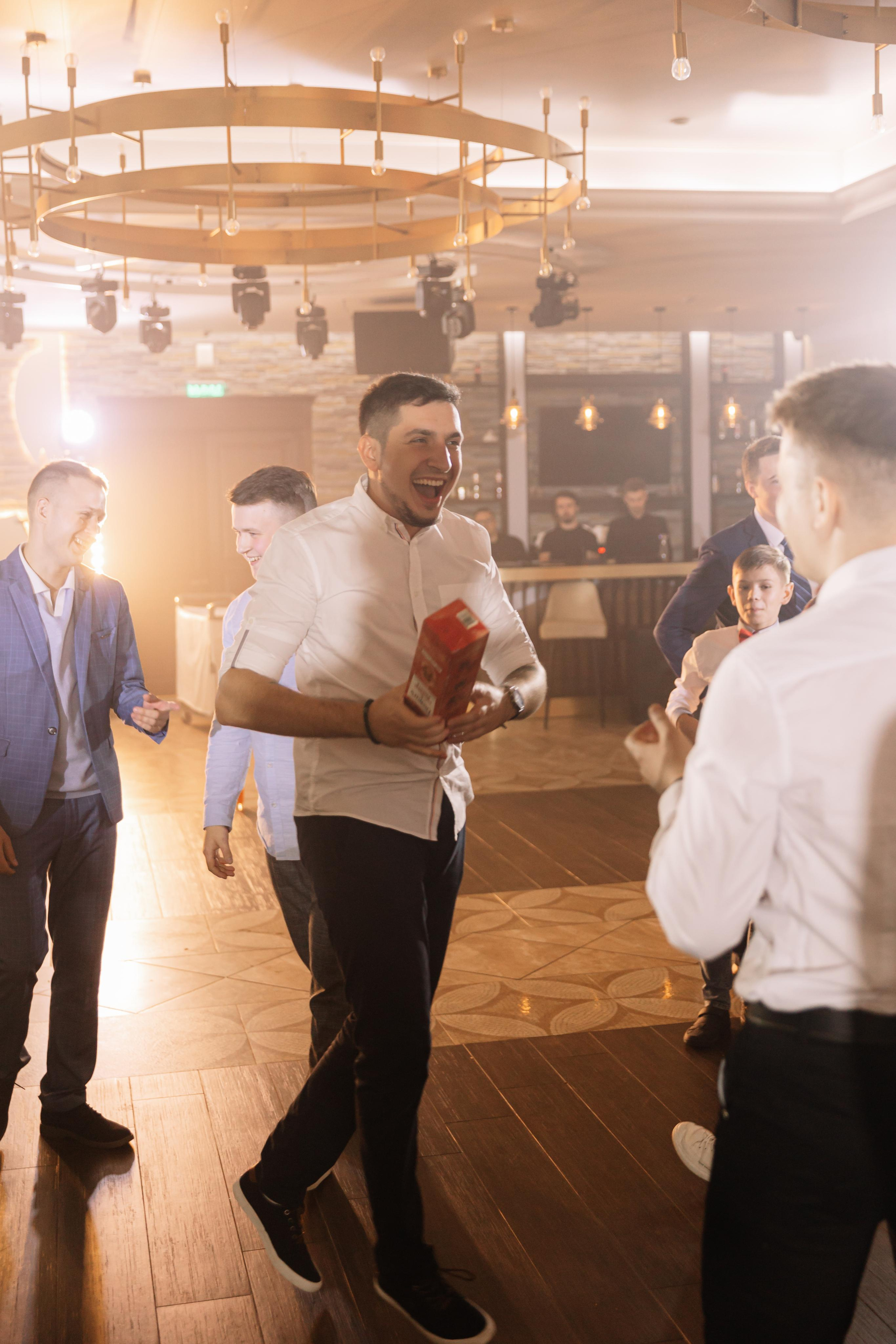 Банкет в Белом парусе. Второй этаж. Свет на свадьбу Нижний Новгород Friends Rent