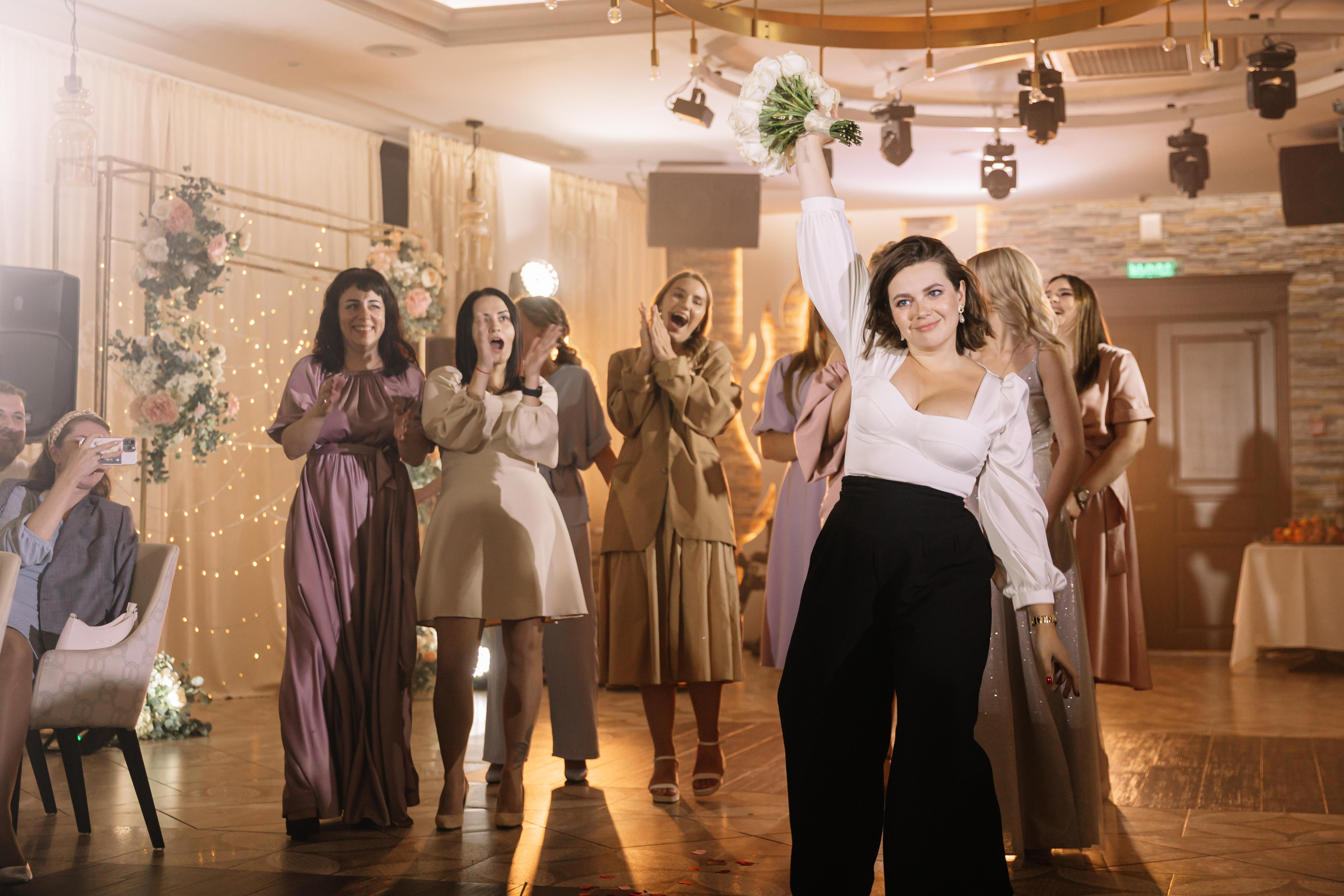 Банкет в Белом парусе. Второй этаж. Свет на свадьбу Нижний Новгород Friends Rent