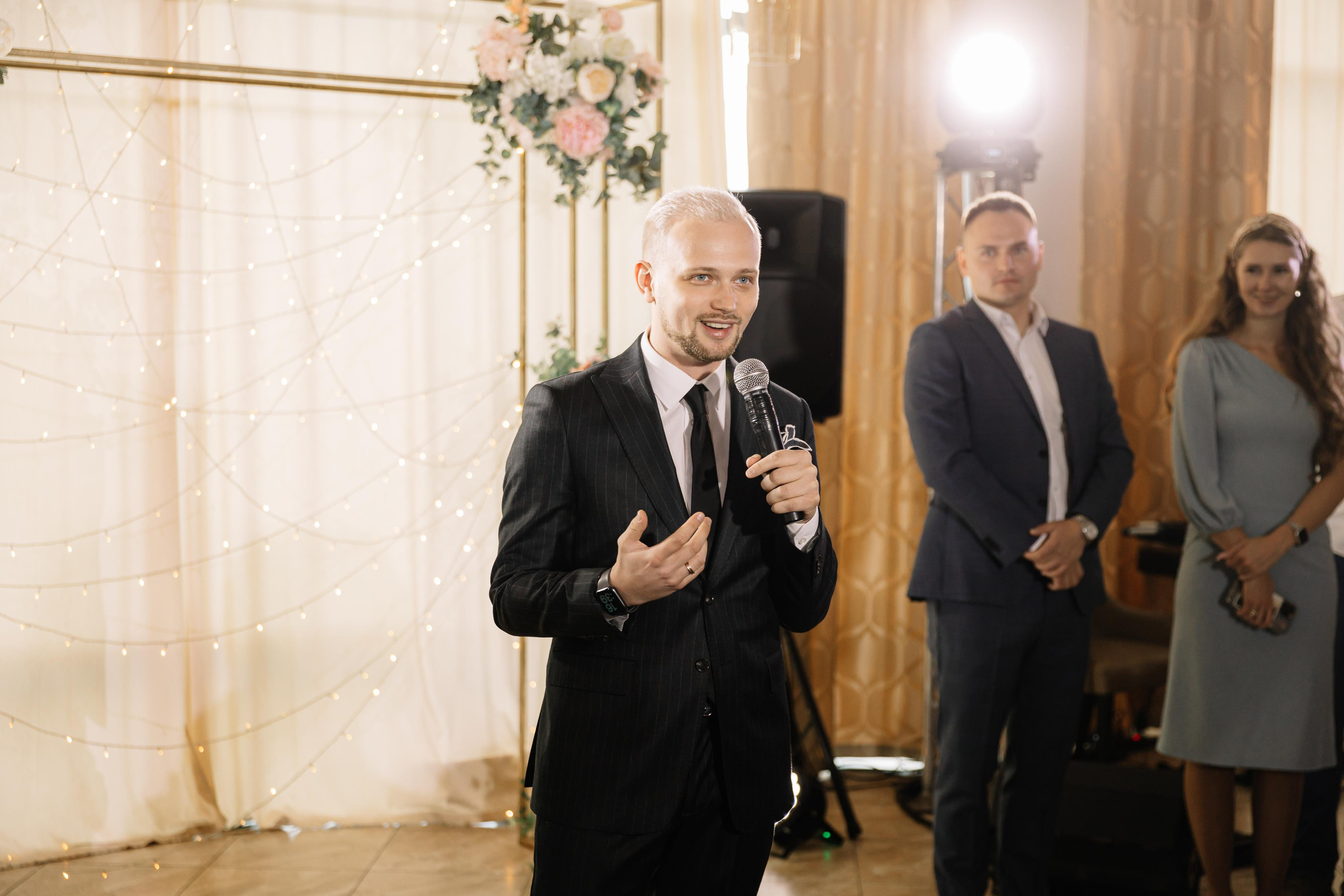 Банкет в Белом парусе. Второй этаж. Свет на свадьбу Нижний Новгород Friends Rent