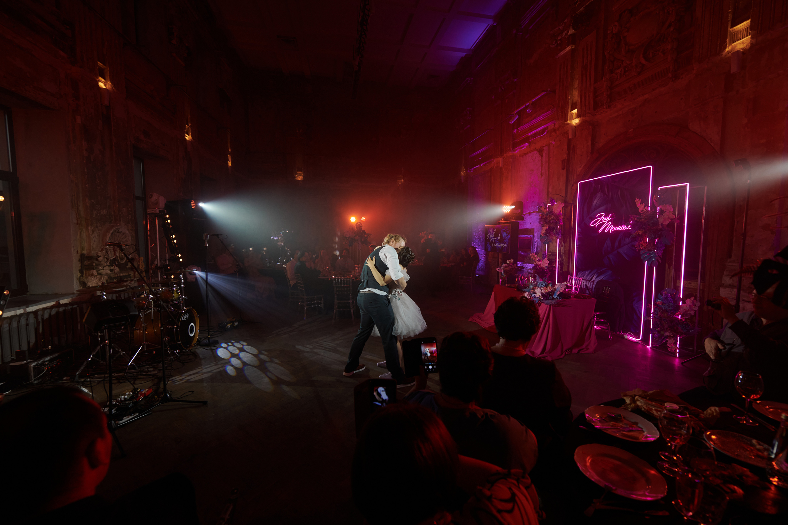 Банкет в Futuro. Свет на свадьбу Нижний Новгород Friends Rent