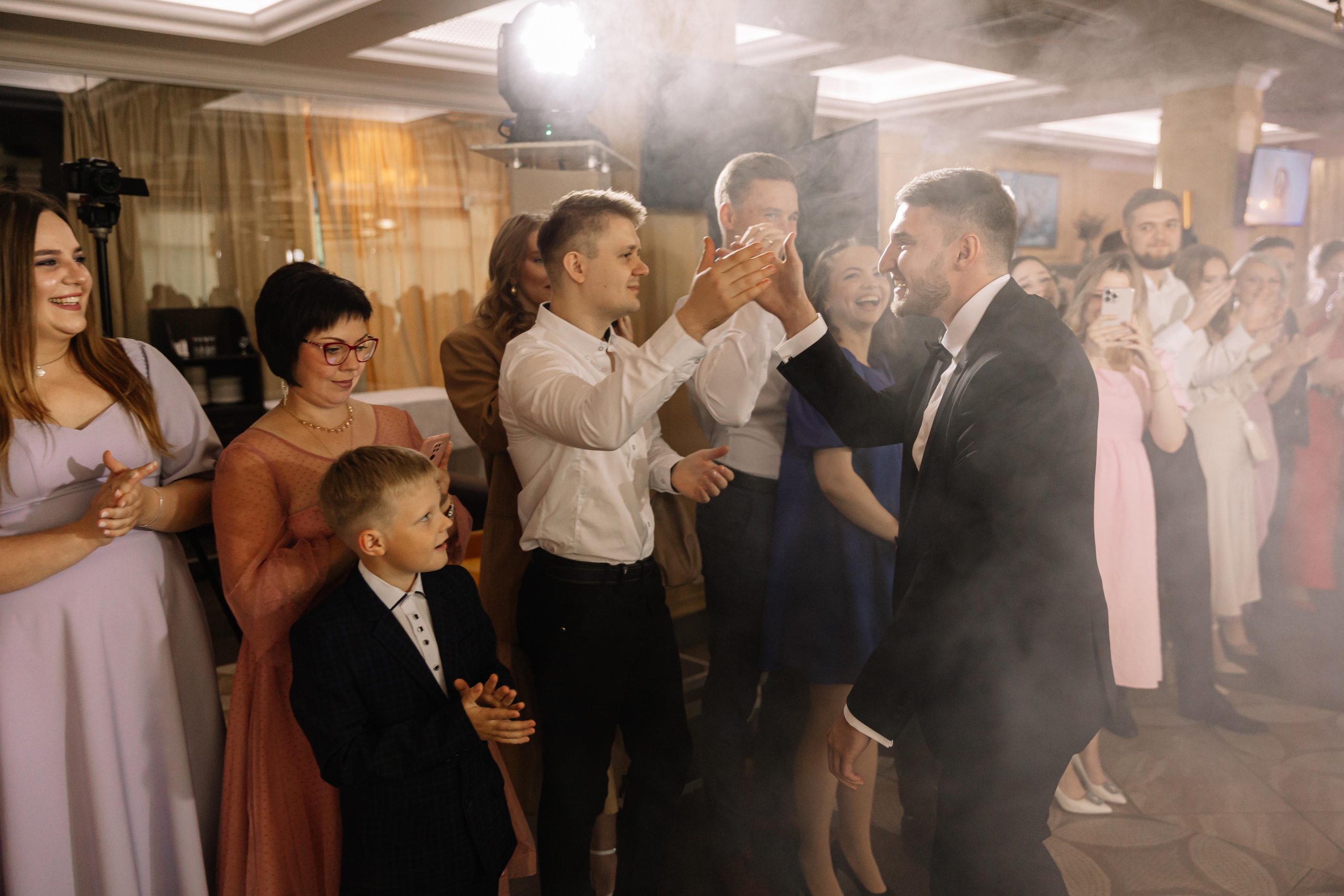 Банкет в Белом парусе. Второй этаж. Свет на свадьбу Нижний Новгород Friends Rent