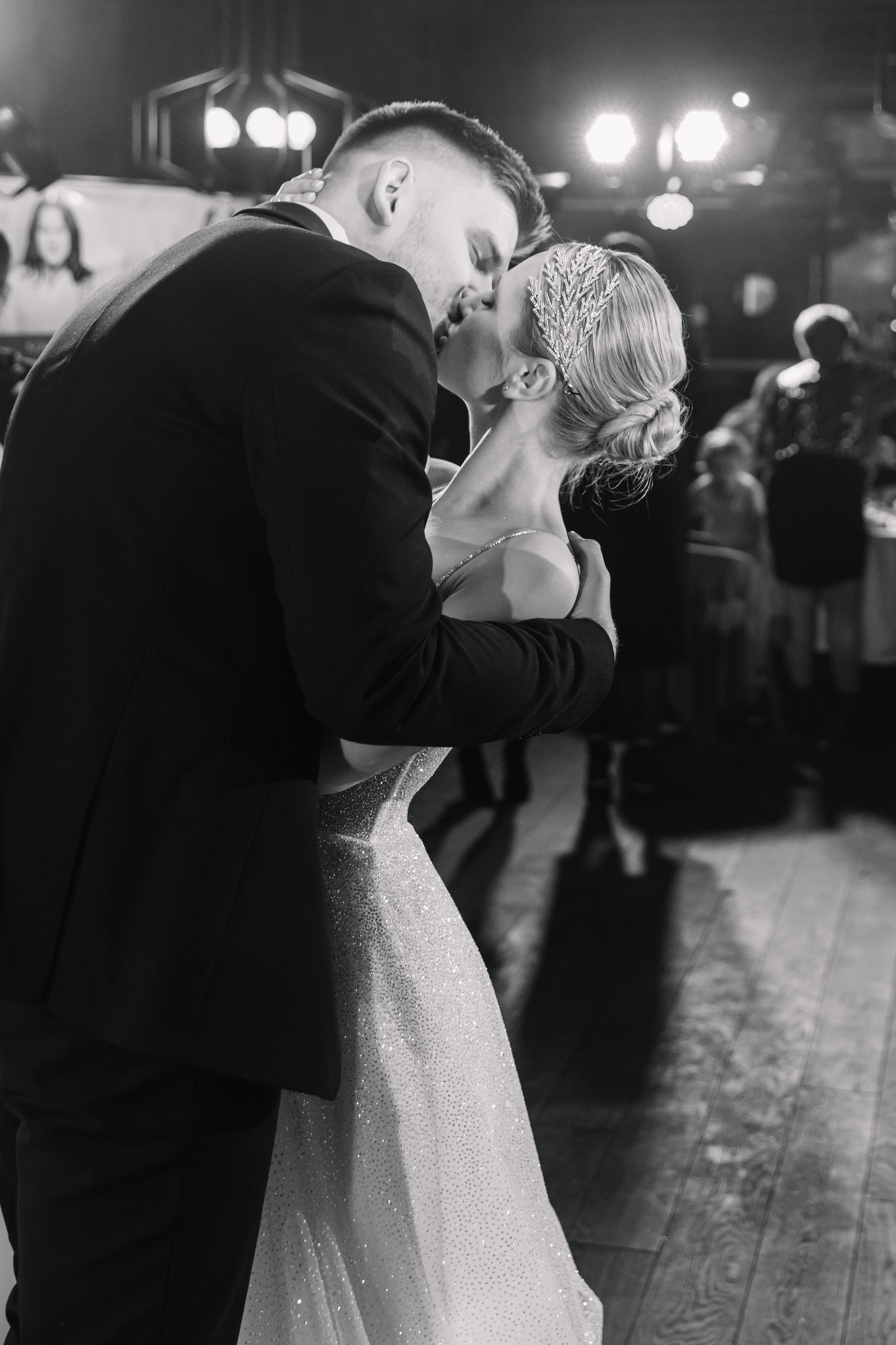 Банкет в Novo. Первый этаж. Свет на свадьбу Нижний Новгород Friends Rent