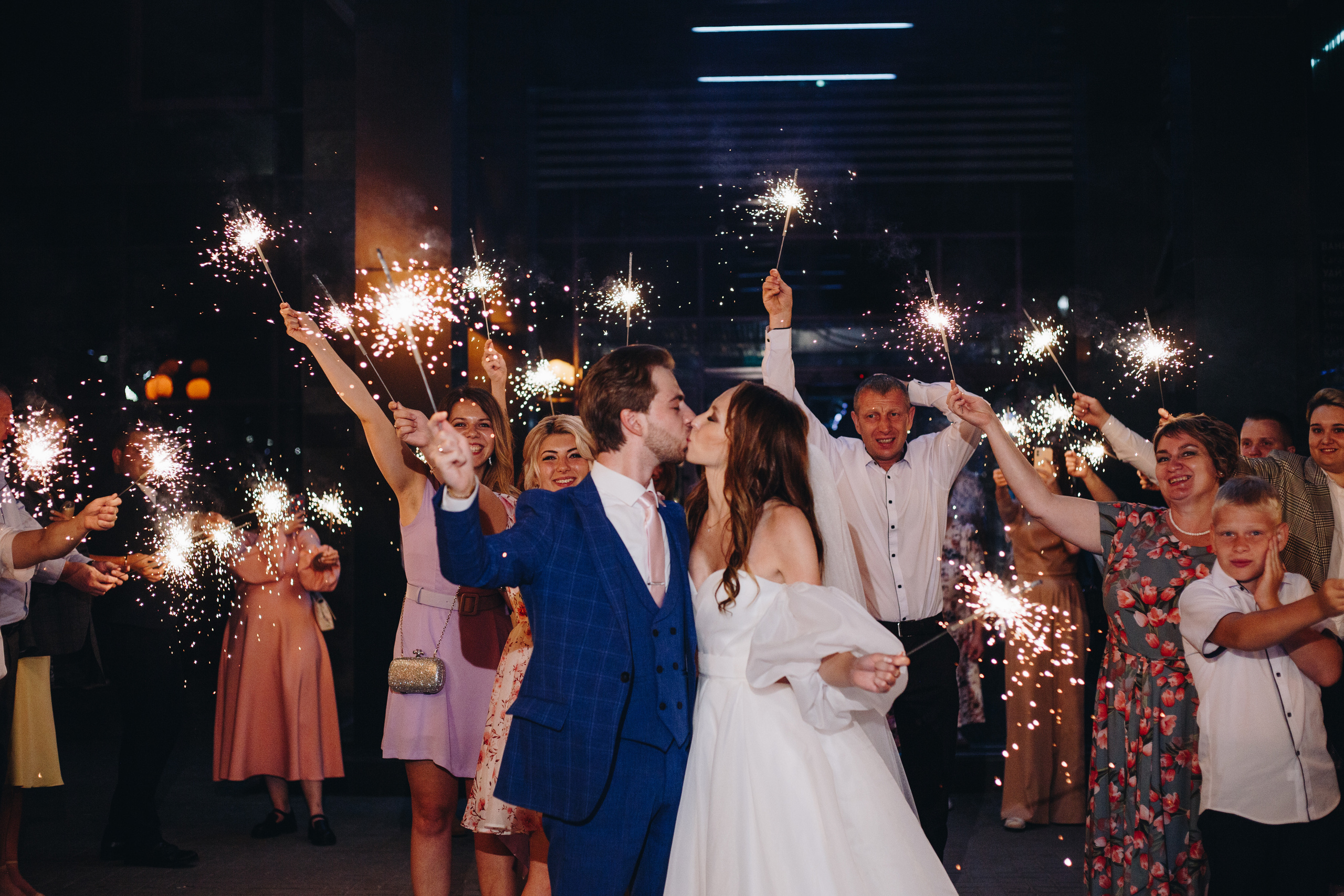 Банкет в Маринс Парк Отель. 2 этаж. Свет на свадьбу Нижний Новгород Friends Rent