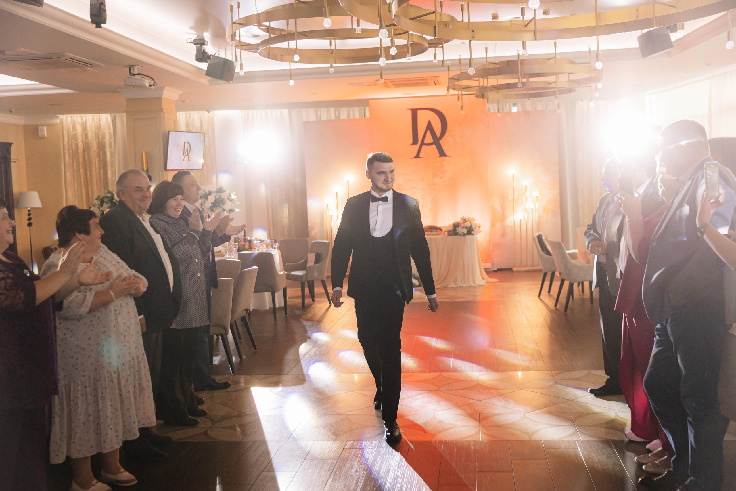 Банкет в Белом парусе. Второй этаж. Свет на свадьбу Нижний Новгород Friends Rent