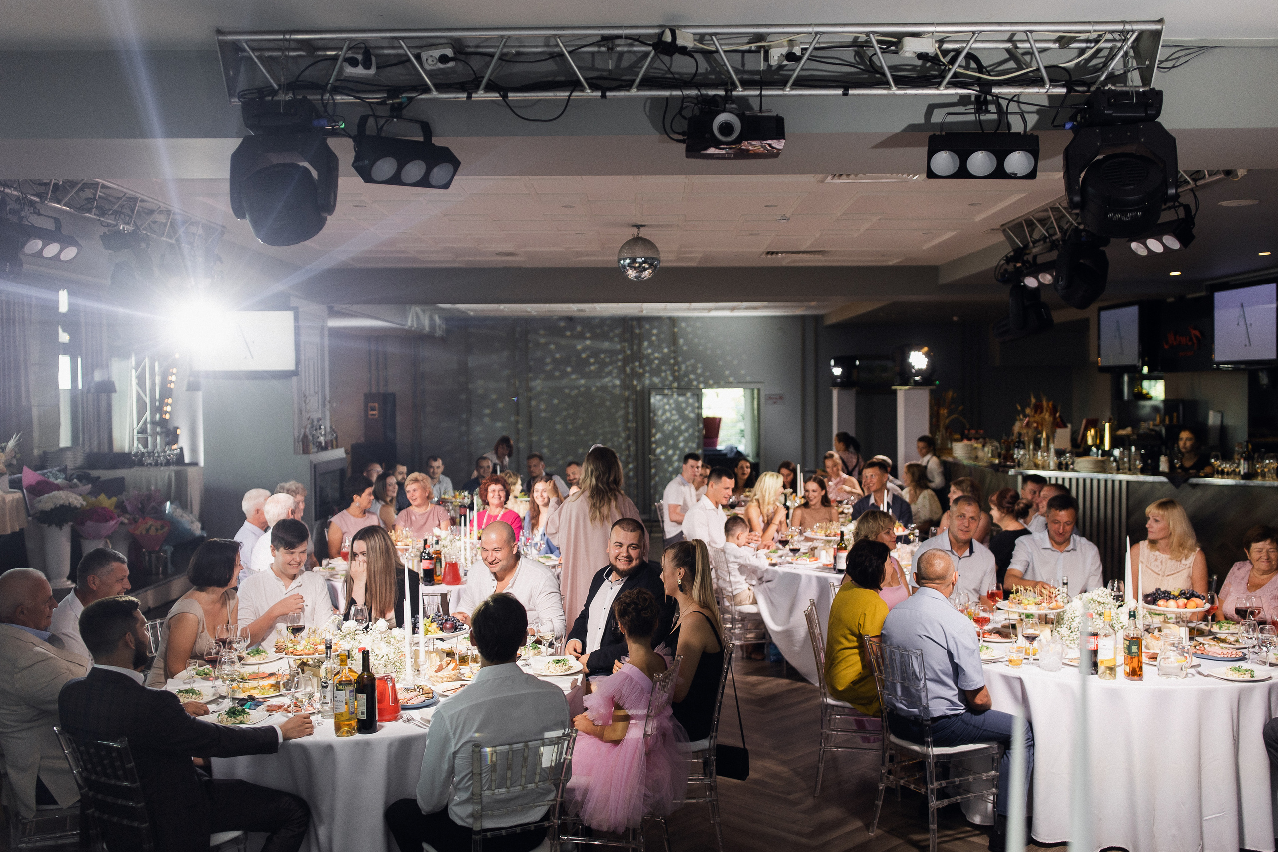 Банкет в Monet. Свет на свадьбу Нижний Новгород Friends Rent