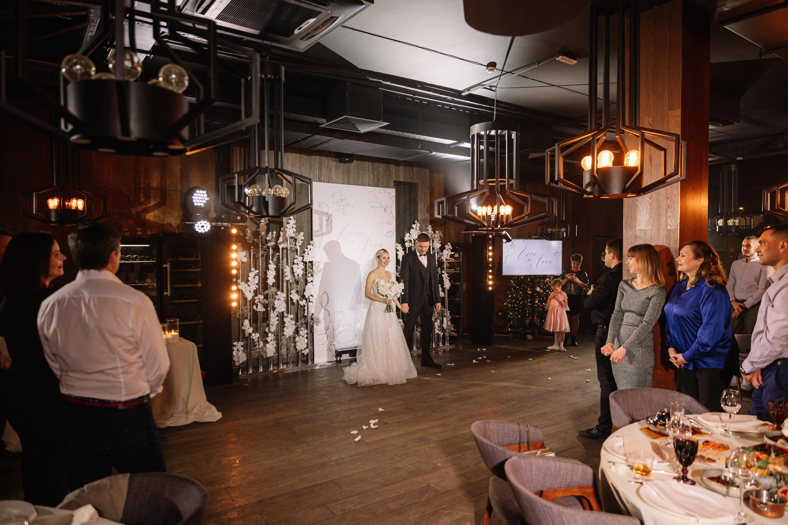 Банкет в Novo. Первый этаж. Свет на свадьбу Нижний Новгород Friends Rent