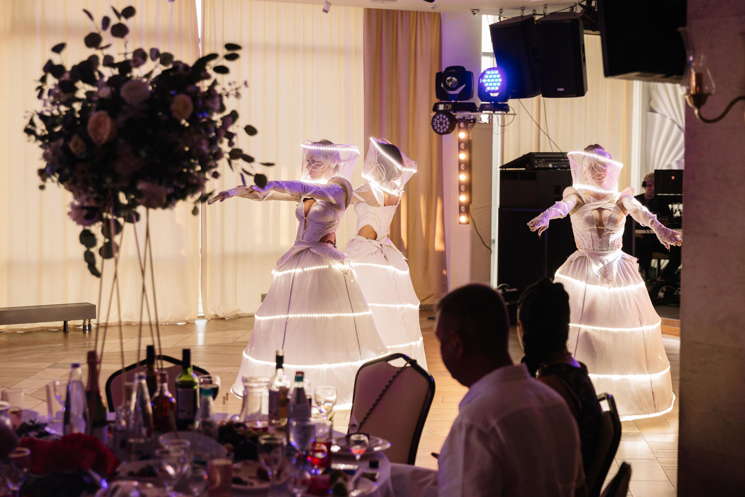 Банкет в Белом парусе. Второй этаж. Свет на свадьбу Нижний Новгород Friends Rent