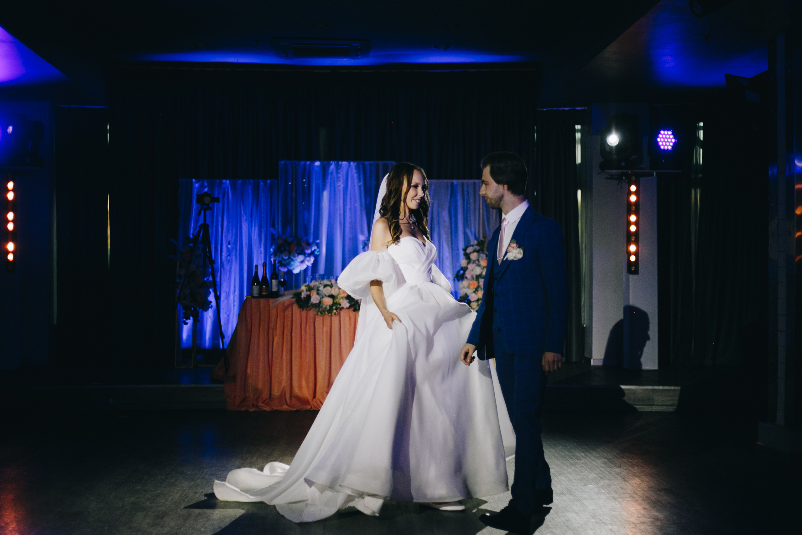 Банкет в Маринс Парк Отель. 2 этаж. Свет на свадьбу Нижний Новгород Friends Rent