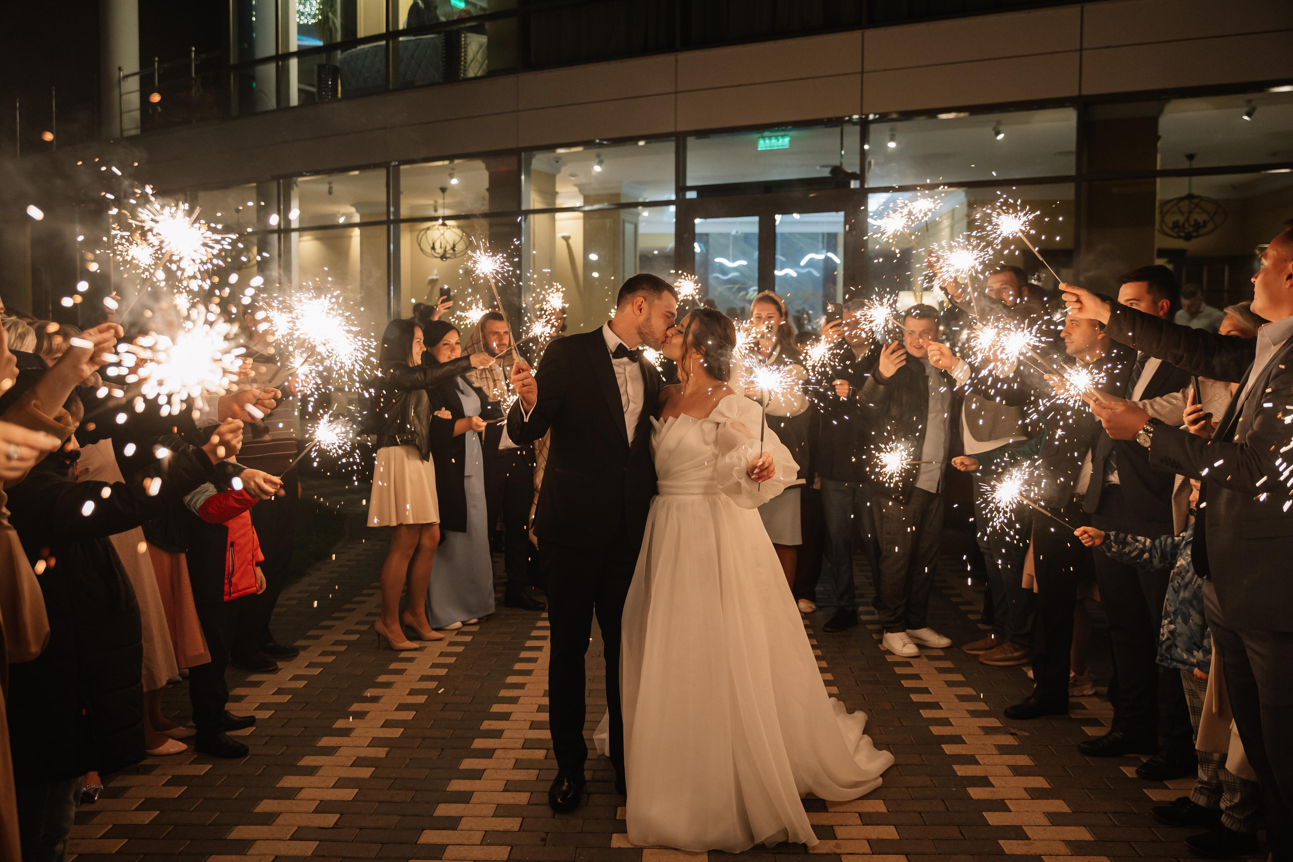 Банкет в Белом парусе. Второй этаж. Свет на свадьбу Нижний Новгород Friends Rent