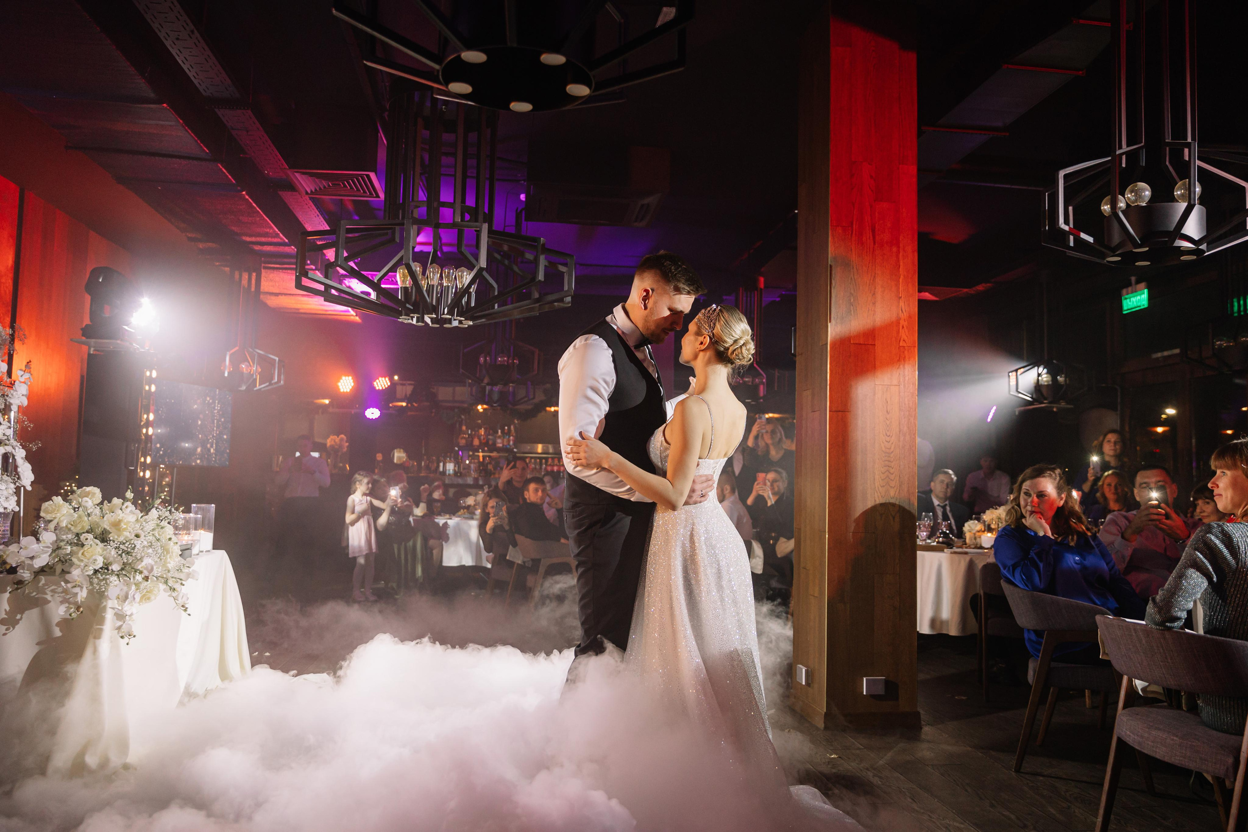 Банкет в Novo. Первый этаж. Свет на свадьбу Нижний Новгород Friends Rent