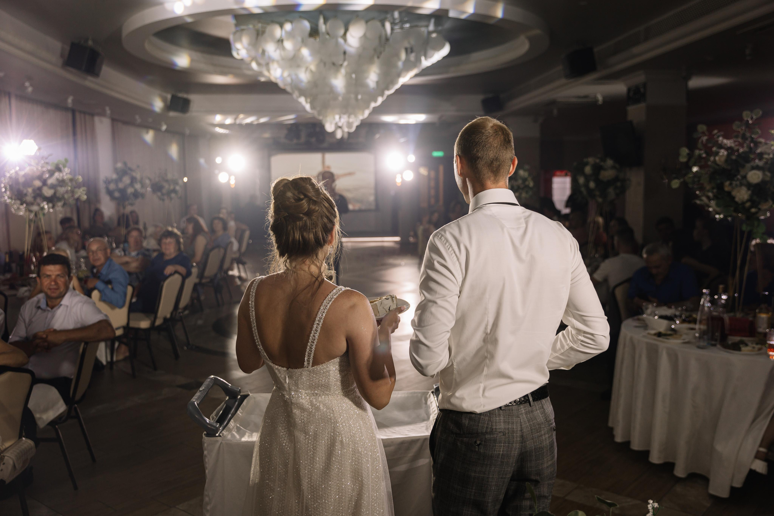 Банкет в Белом парусе. Второй этаж. Свет на свадьбу Нижний Новгород Friends Rent