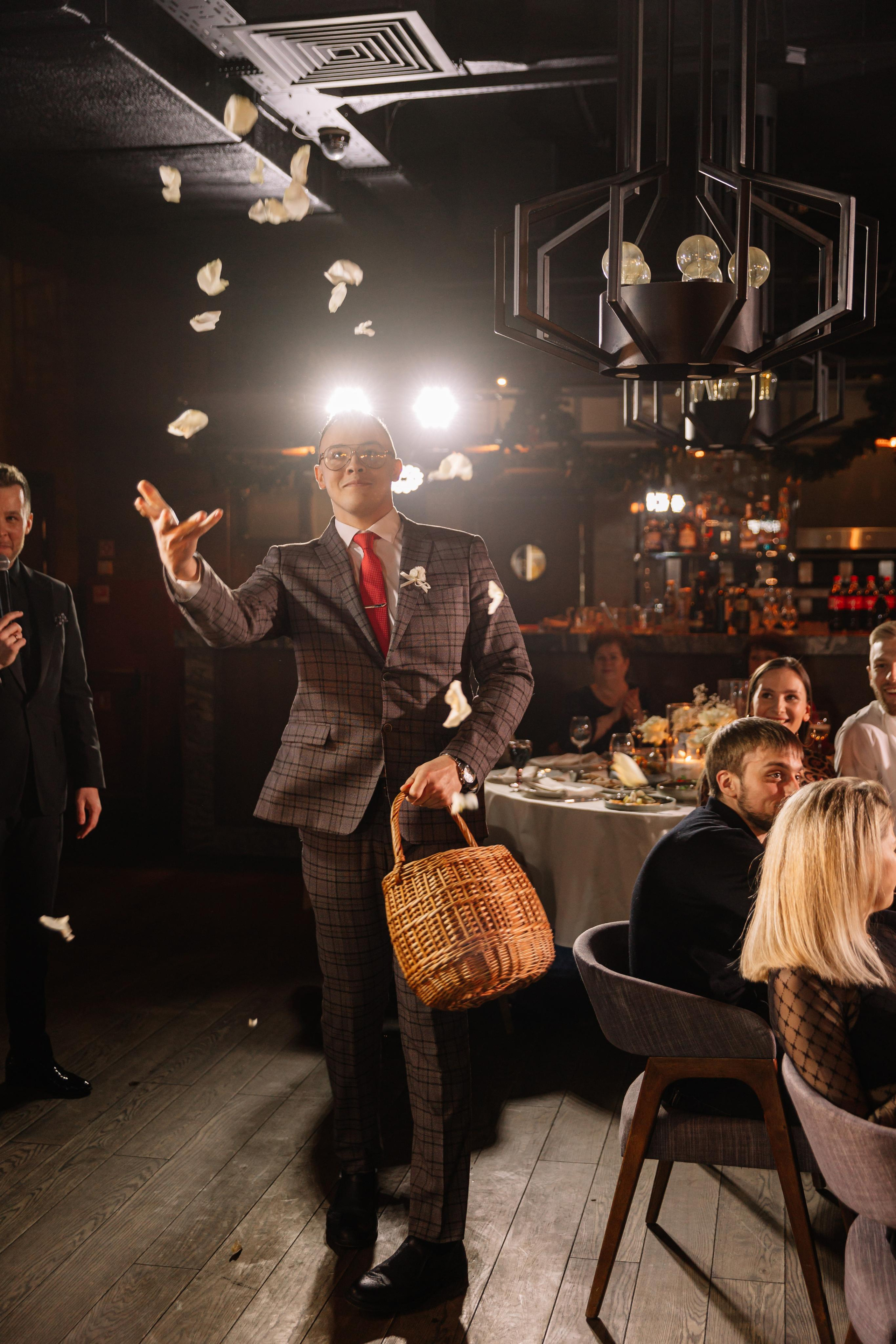 Банкет в Novo. Первый этаж. Свет на свадьбу Нижний Новгород Friends Rent