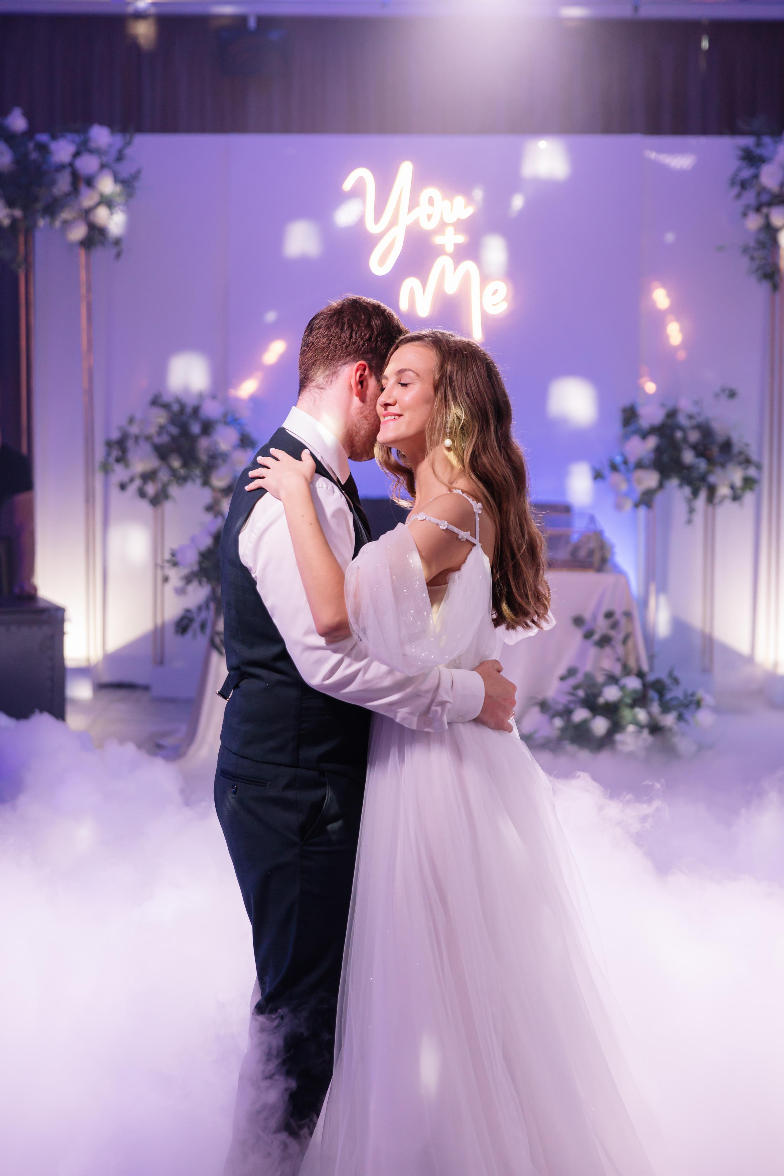 Банкет в Novo. Второй этаж. Свет на свадьбу Нижний Новгород Friends Rent