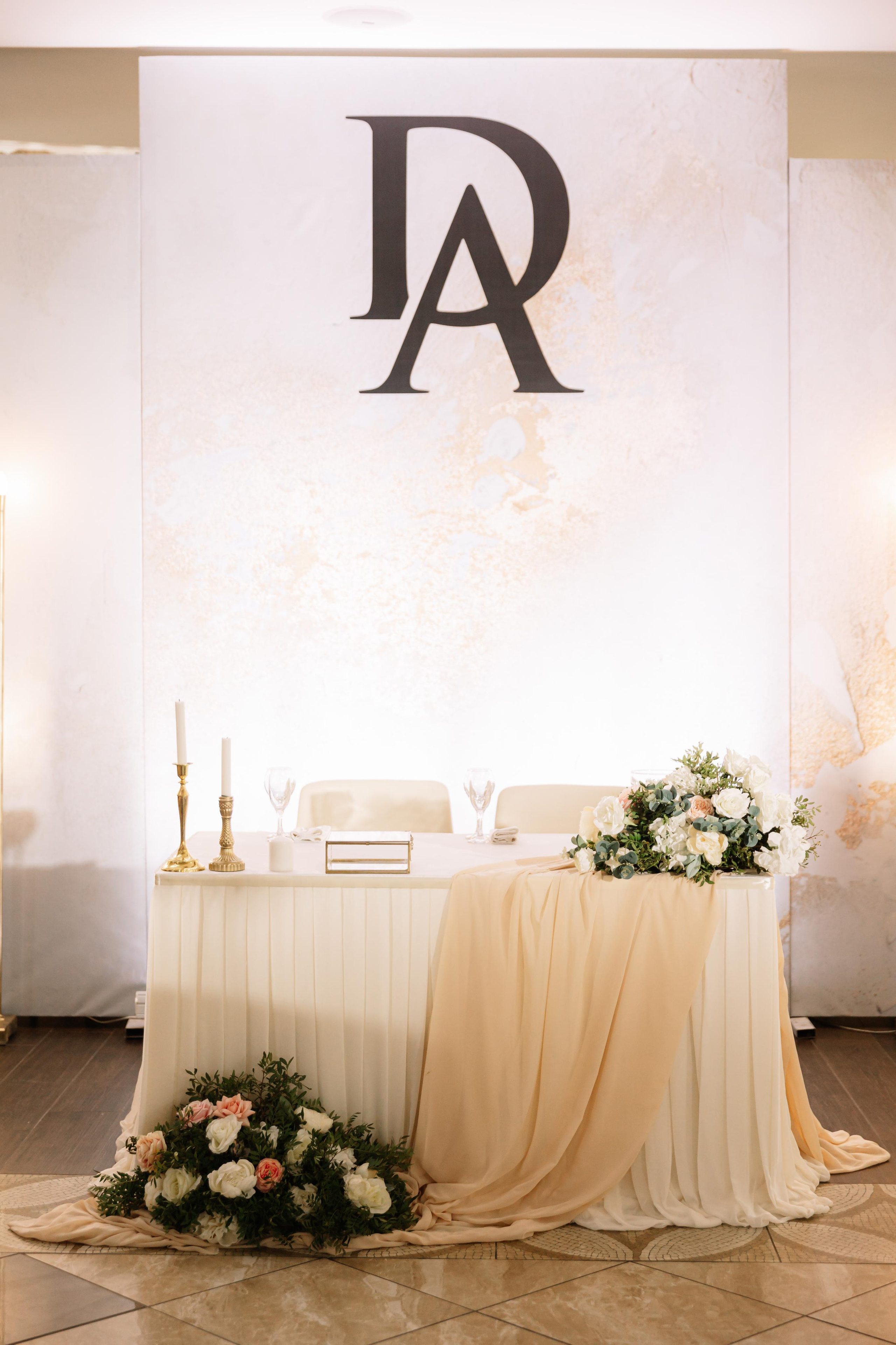 Банкет в Белом парусе. Второй этаж. Свет на свадьбу Нижний Новгород Friends Rent