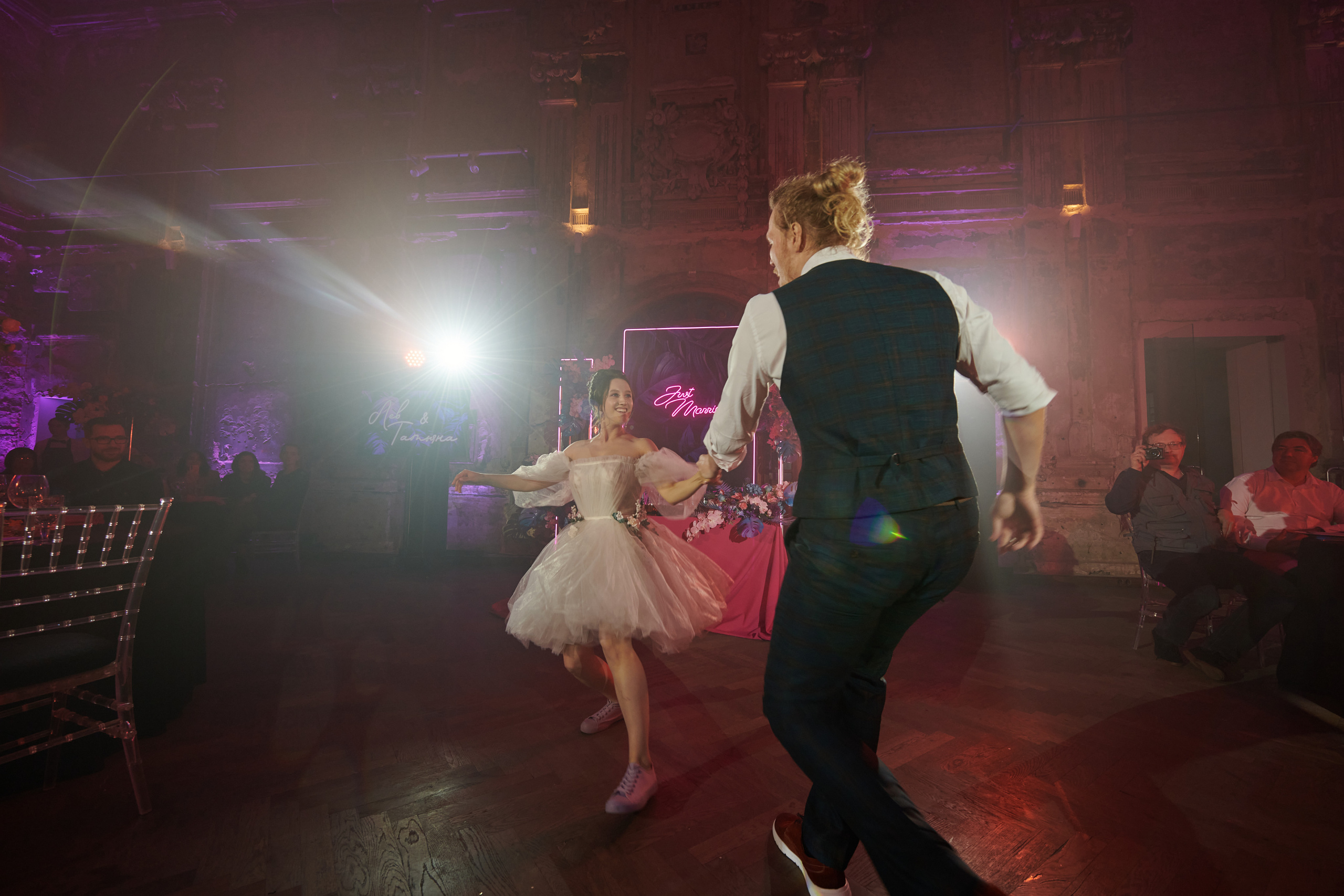 Банкет в Futuro. Свет на свадьбу Нижний Новгород Friends Rent