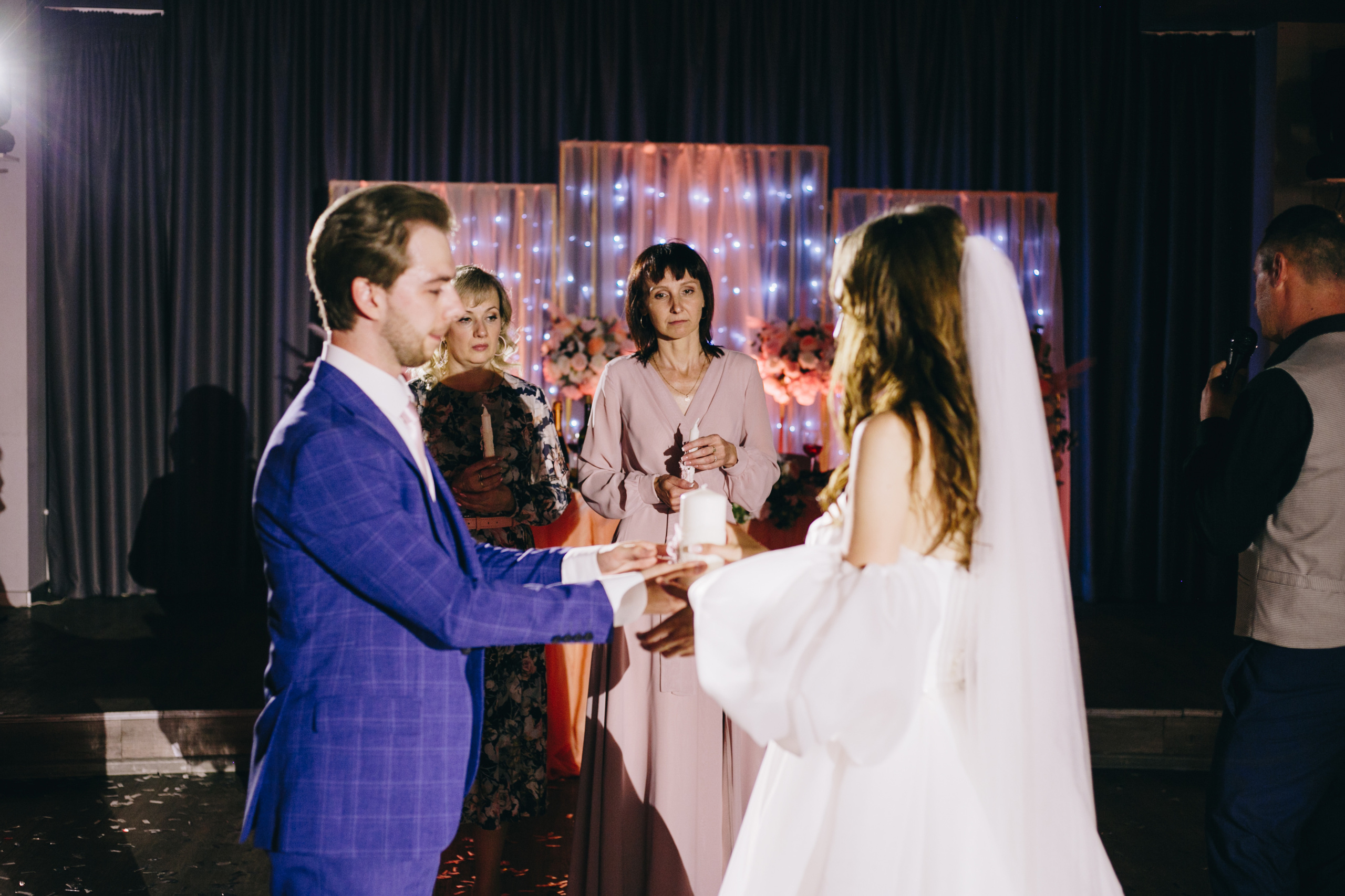 Банкет в Маринс Парк Отель. 2 этаж. Свет на свадьбу Нижний Новгород Friends Rent