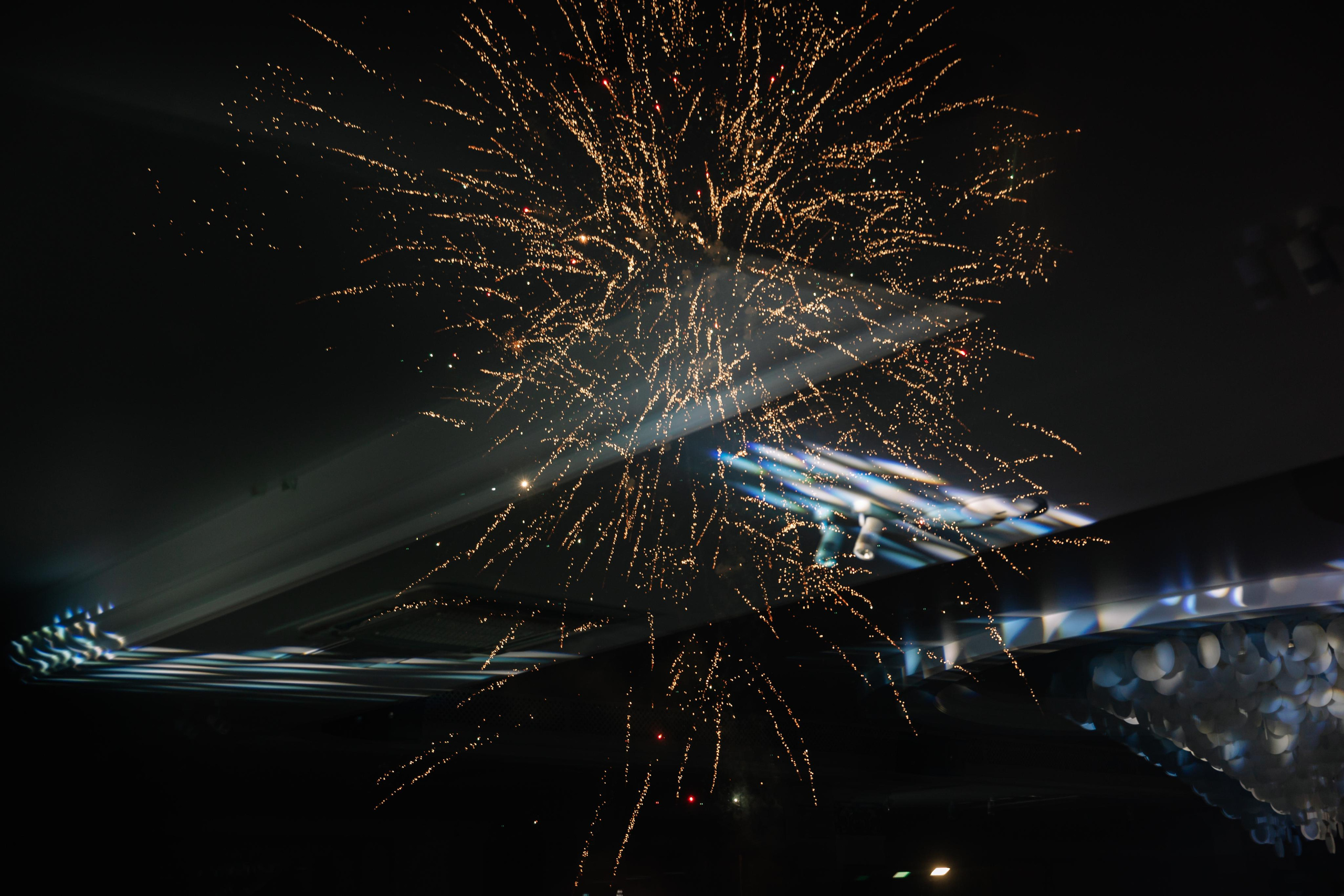 Банкет в Белом парусе. Второй этаж. Свет на свадьбу Нижний Новгород Friends Rent