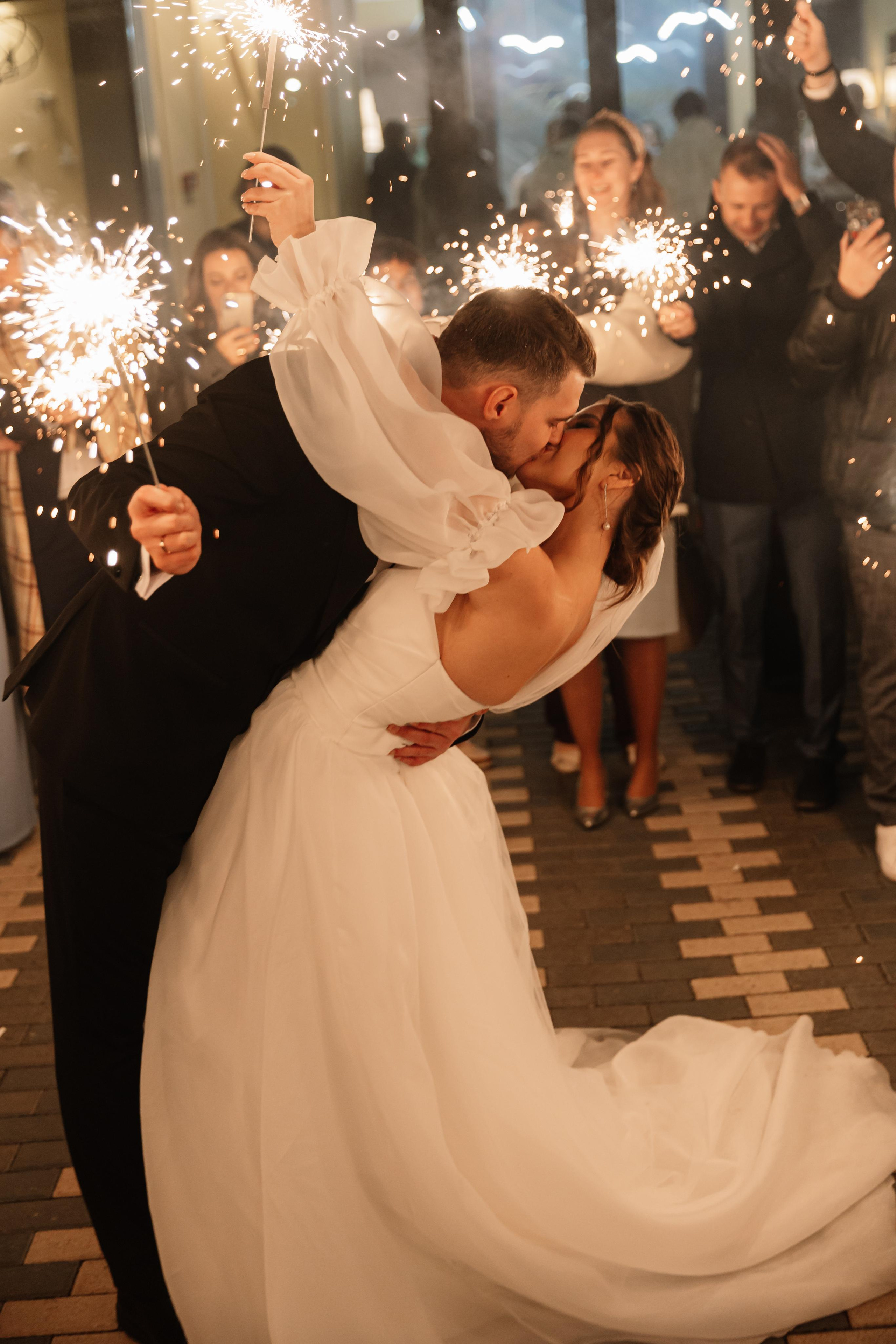 Банкет в Белом парусе. Второй этаж. Свет на свадьбу Нижний Новгород Friends Rent