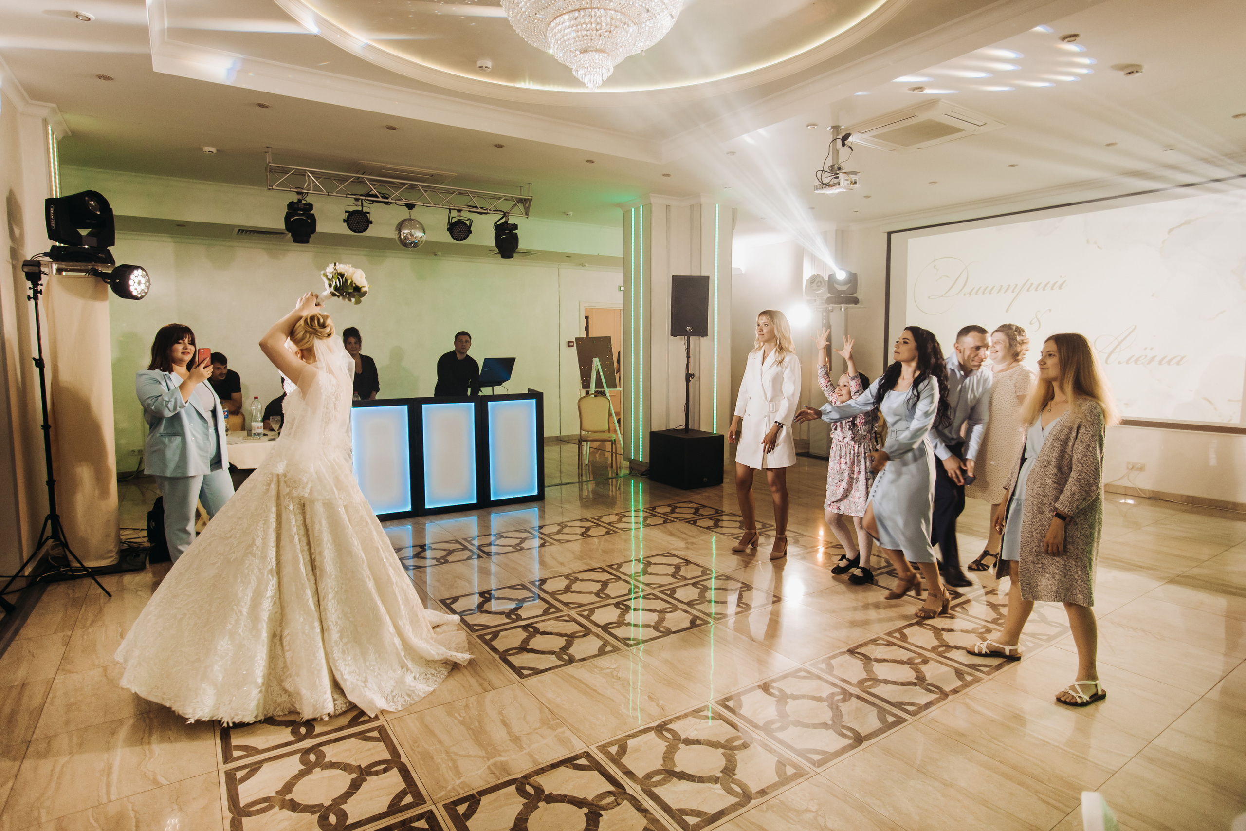 Банкет в ресторане Гранат. Свет на свадьбу Нижний Новгород Friends Rent