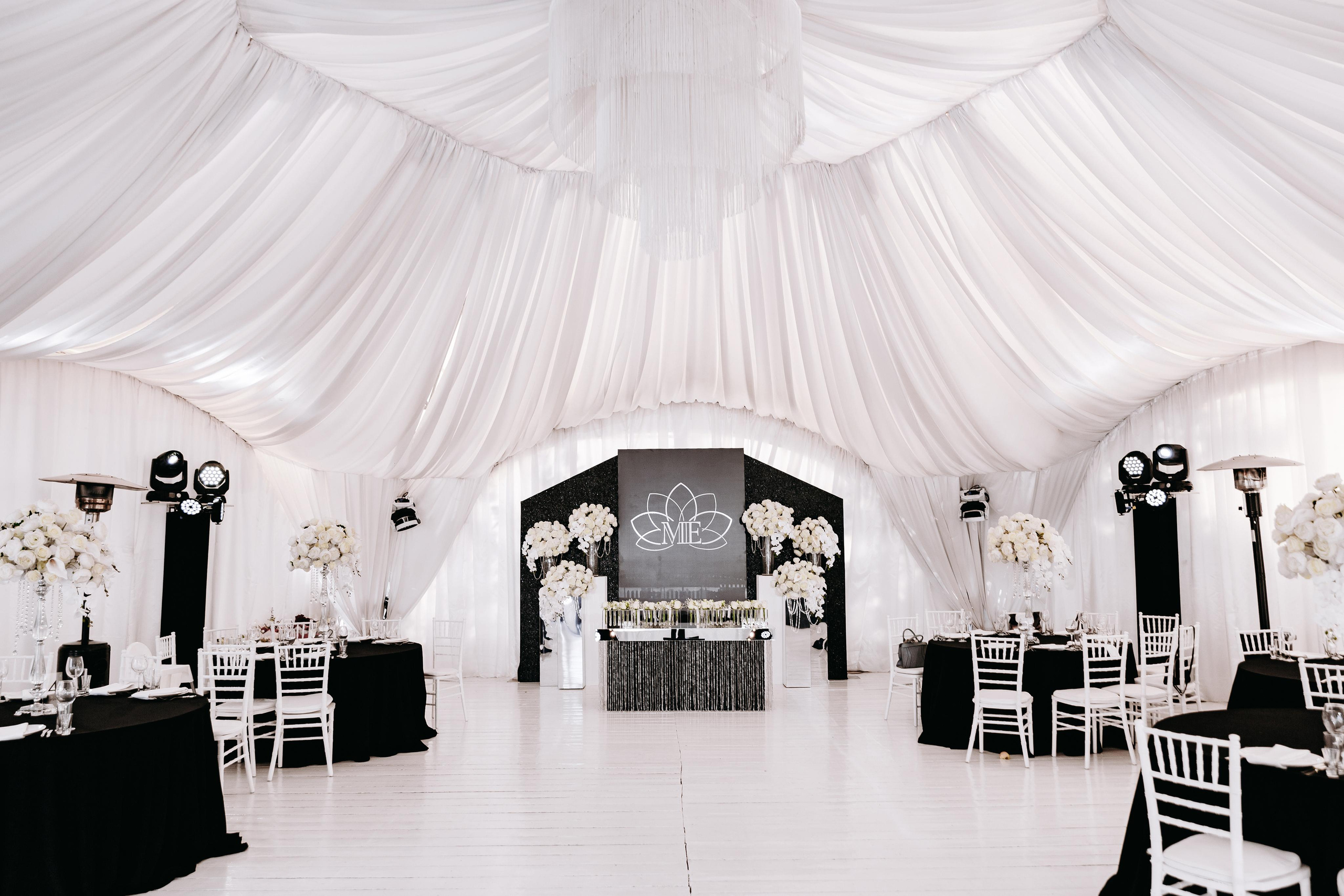 Банкет в шатре Волжский. Свет на свадьбу Нижний Новгород Friends Rent