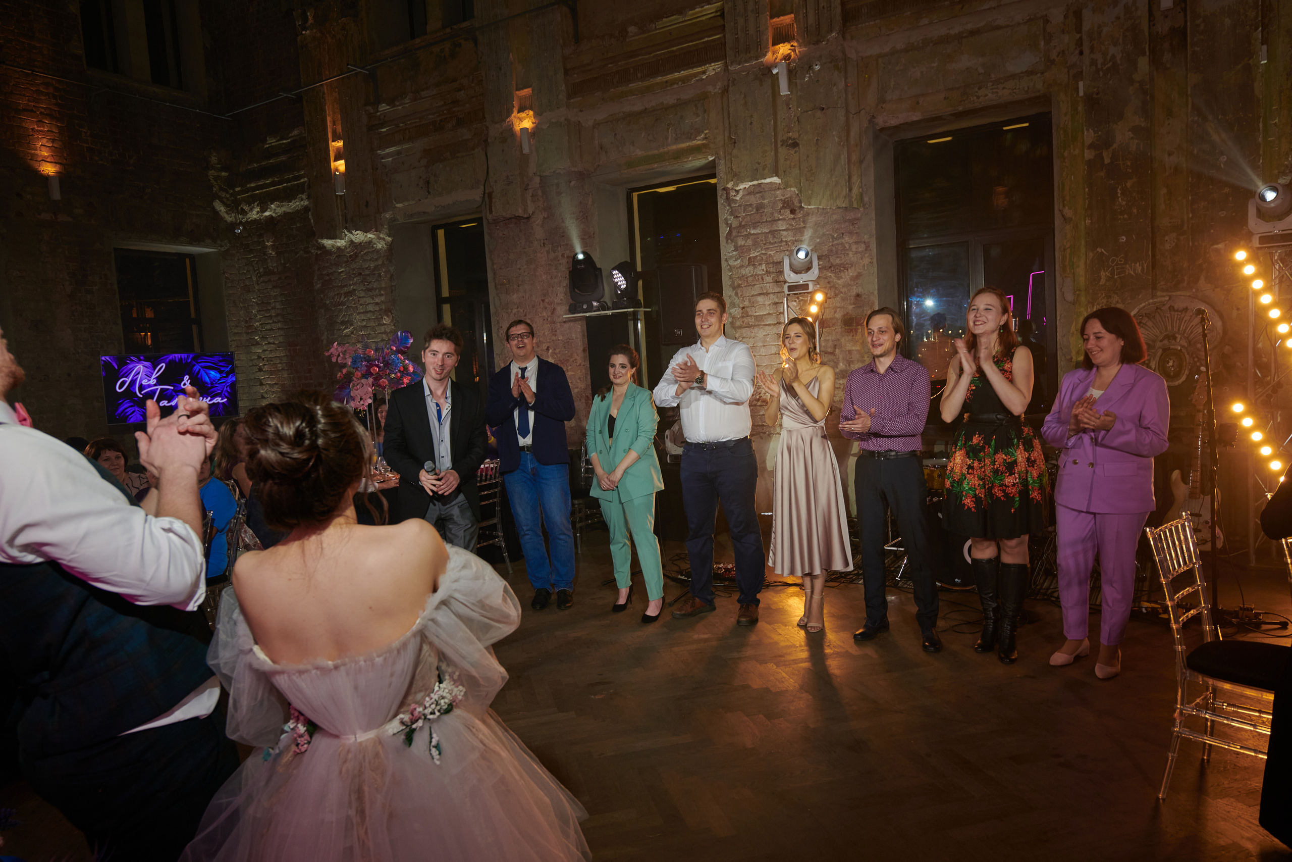 Банкет в Futuro. Свет на свадьбу Нижний Новгород Friends Rent