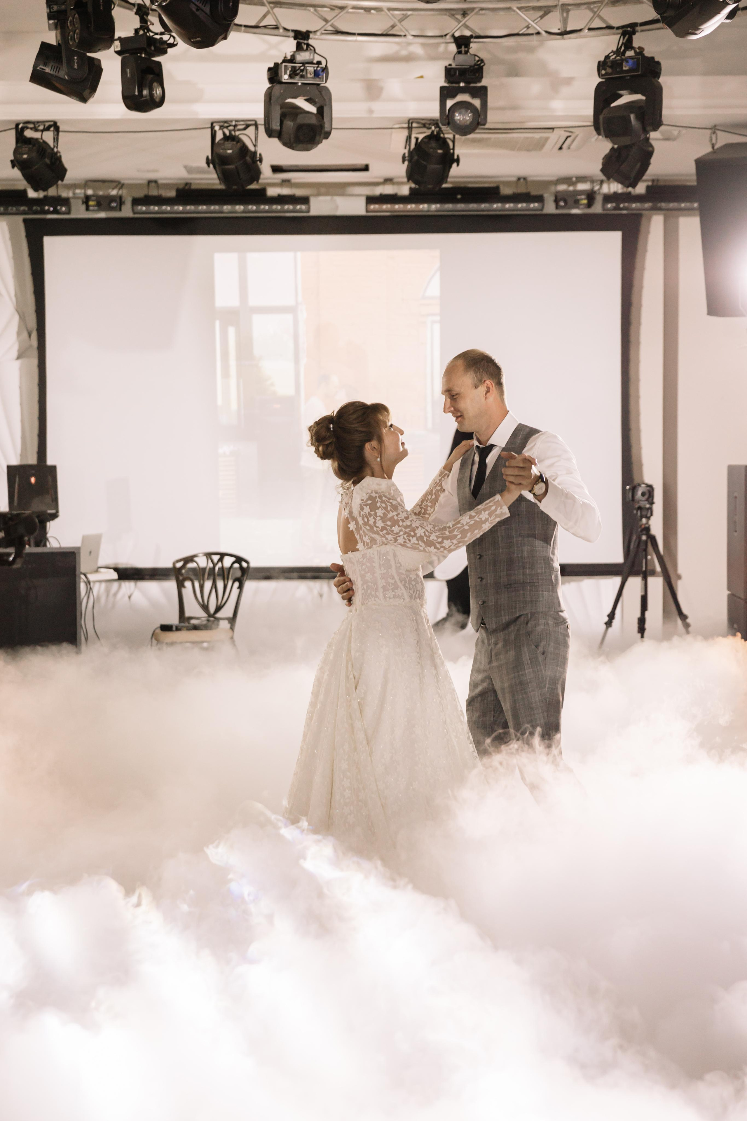 Банкет в Белом парусе. Второй этаж. Свет на свадьбу Нижний Новгород Friends Rent