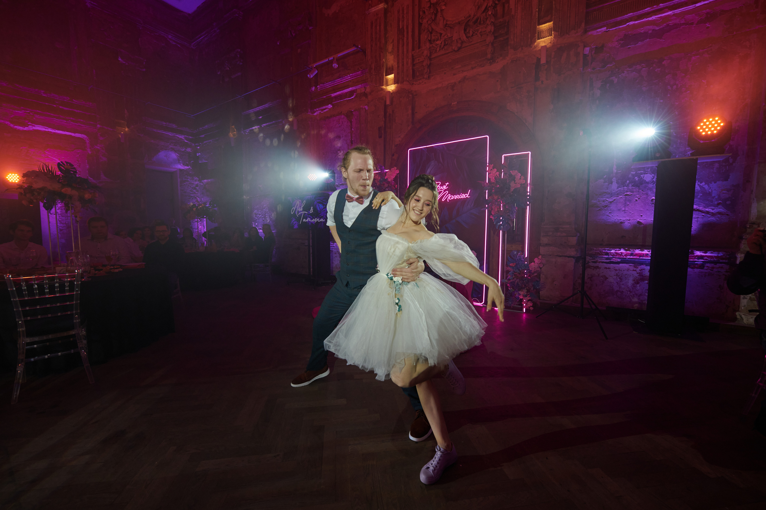 Банкет в Futuro. Свет на свадьбу Нижний Новгород Friends Rent