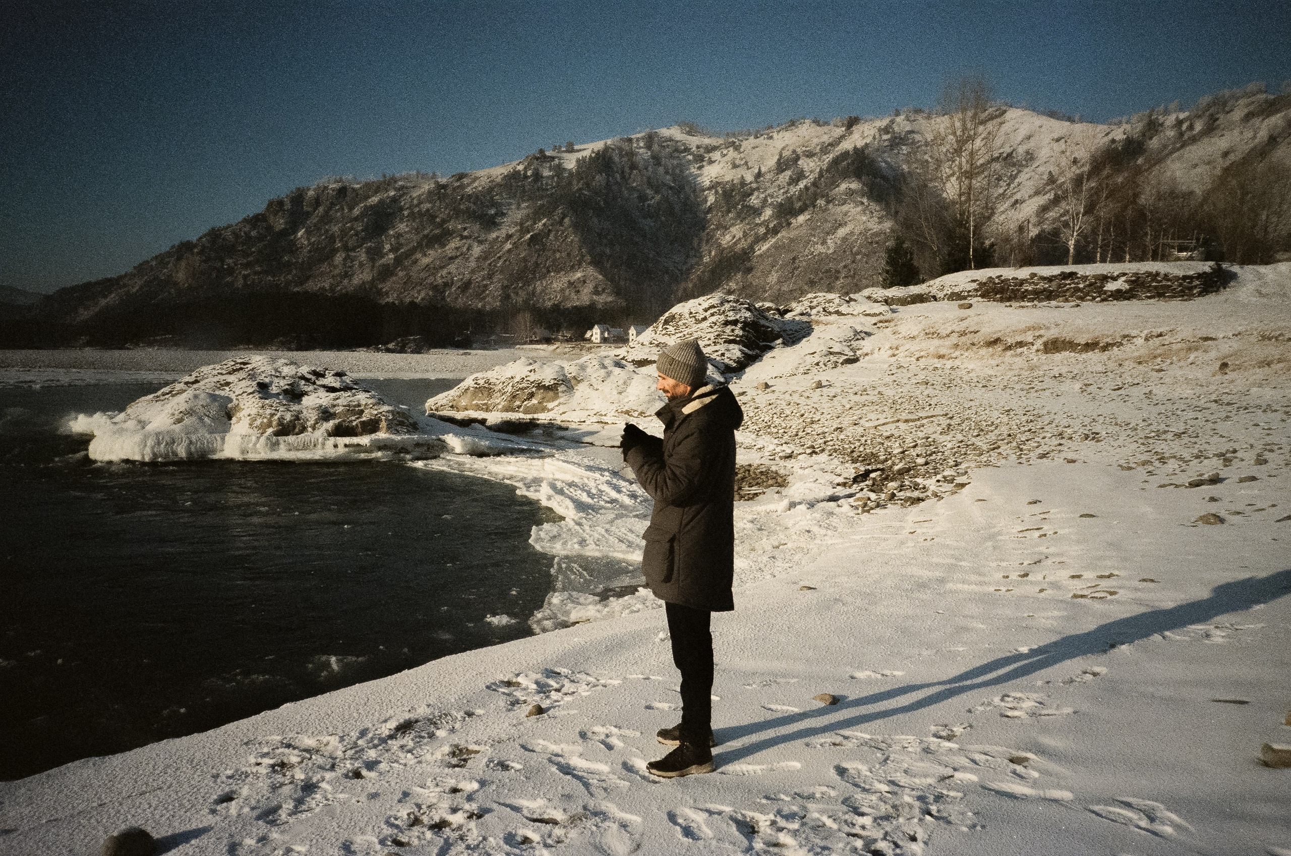 Манжерок и Бирюзовая Катунь в морозный день. Фотограф-документалист Мария Осокина