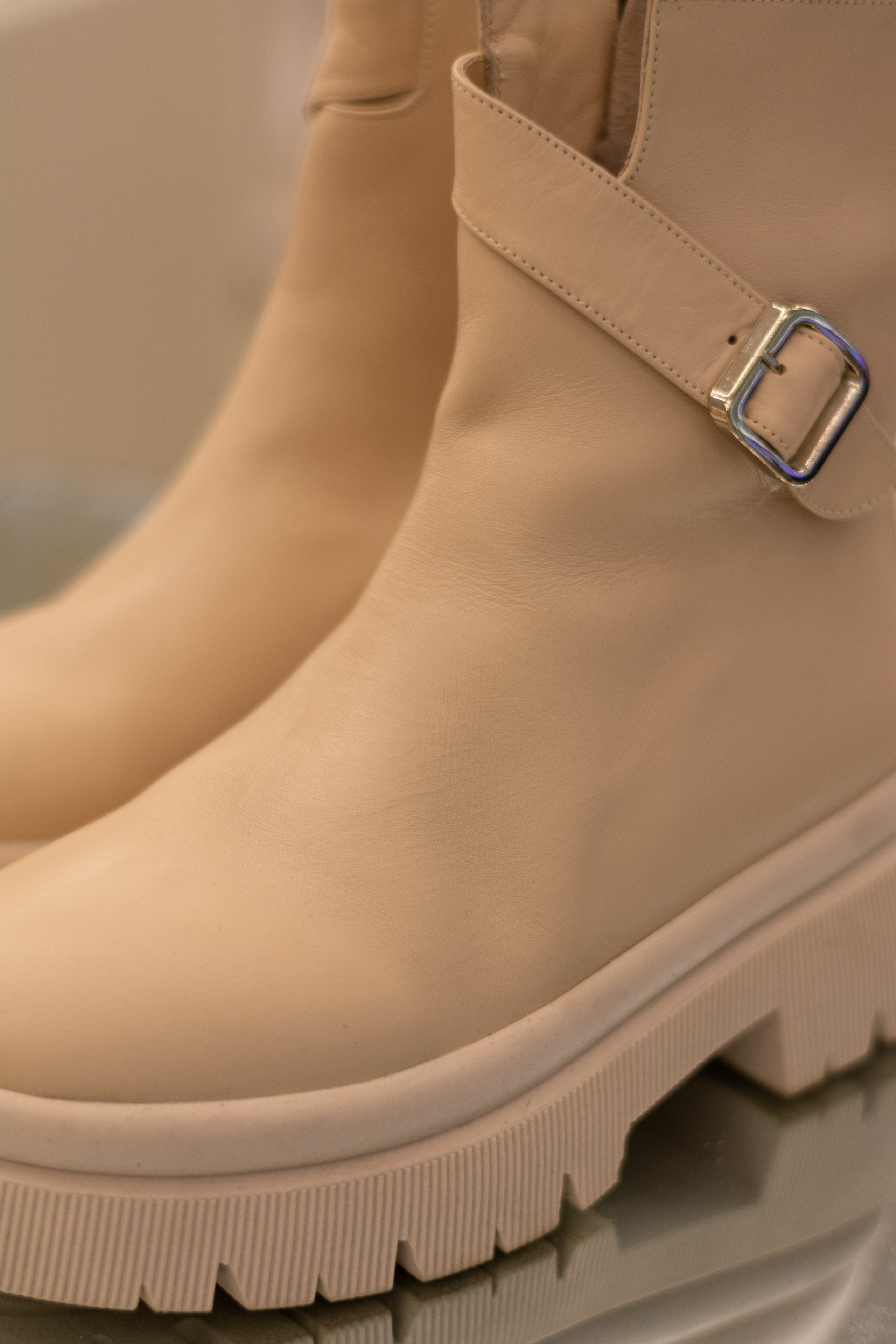 Для организаций. Предметная фотосессия для обувного магазина Capsula. Фотограф/видеограф Богдан Голованов