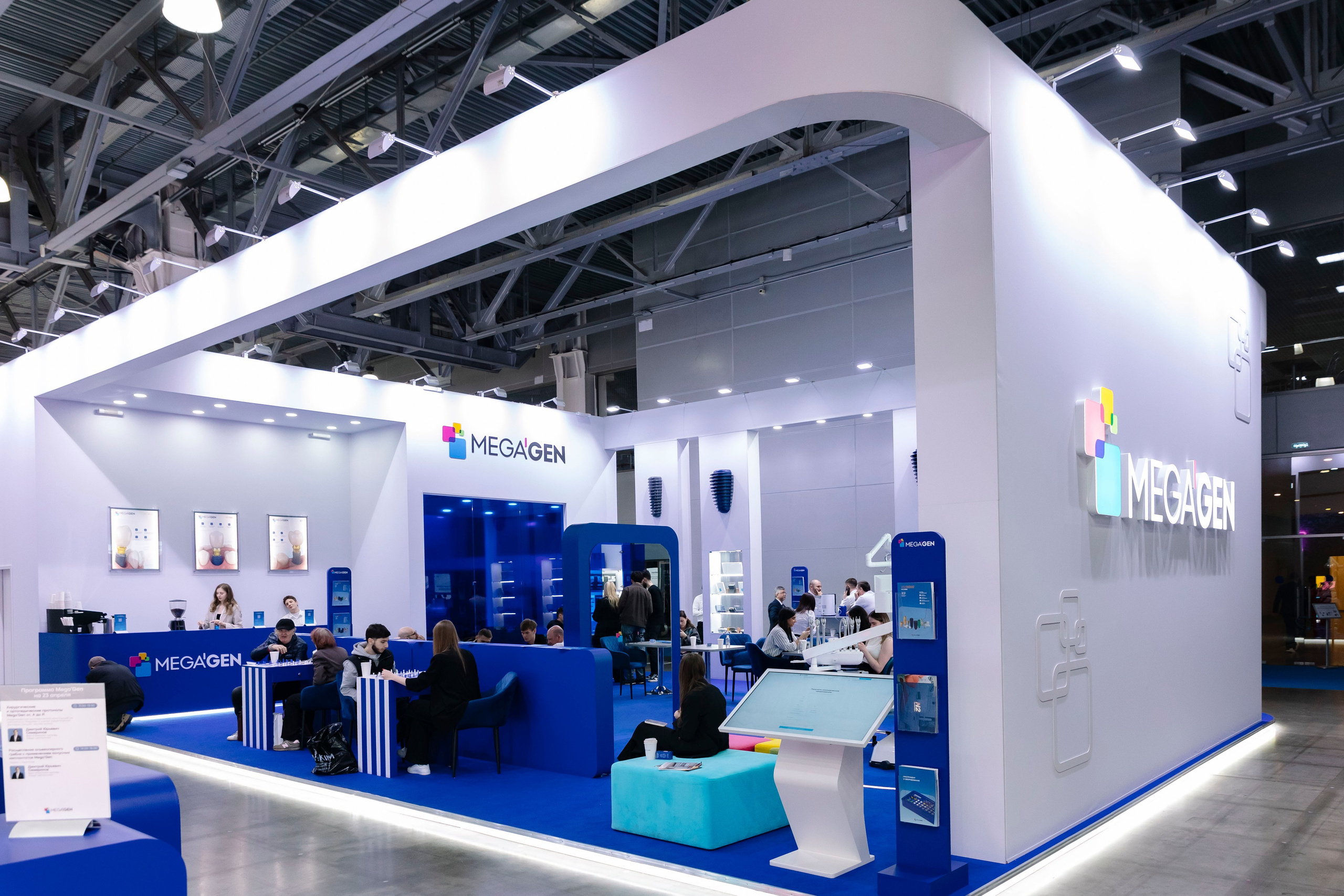 Стоматологическая выставка Dental Salon 2026. Профессиональный фотограф в Москве | Заказать фотосессию и съемку