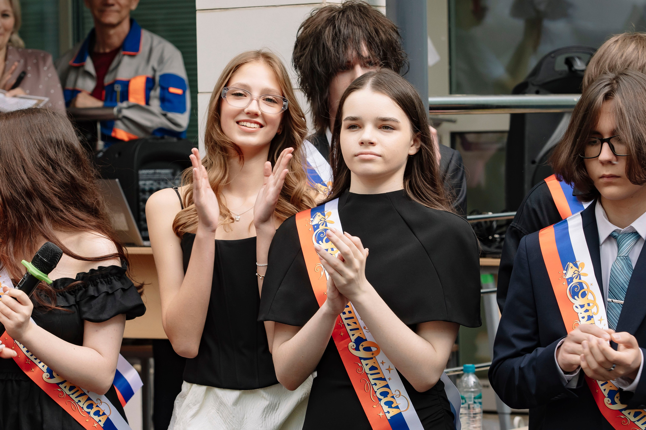 Последний звонок 2026 школа № 2025. Профессиональный фотограф в Москве | Заказать фотосессию и съемку