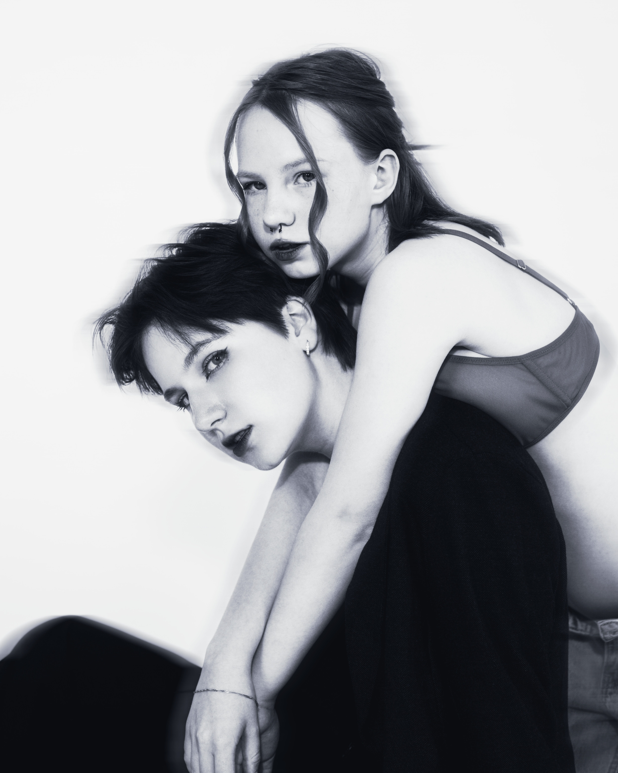 Лиза и маша. Больше не греет