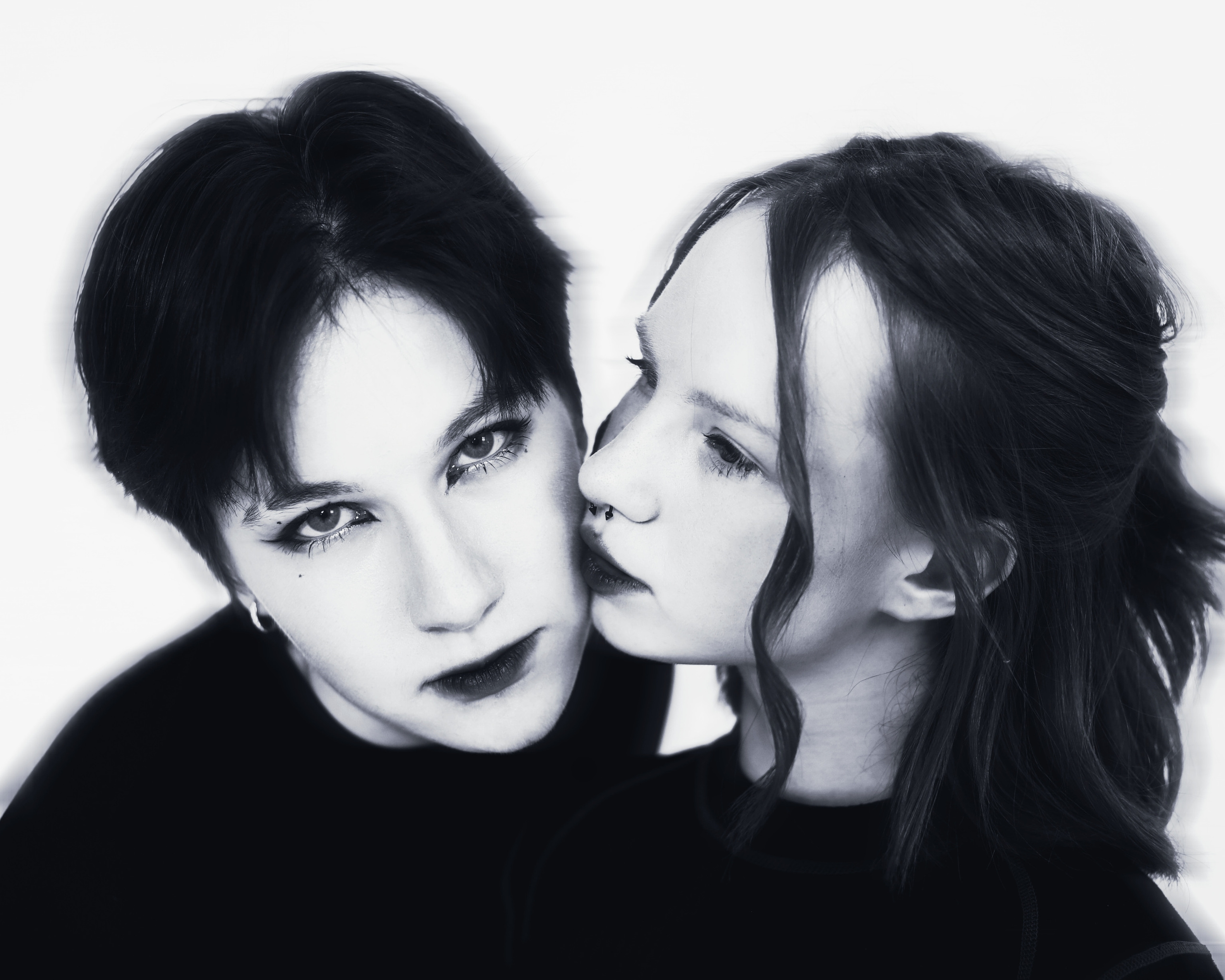 Лиза и маша. Больше не греет