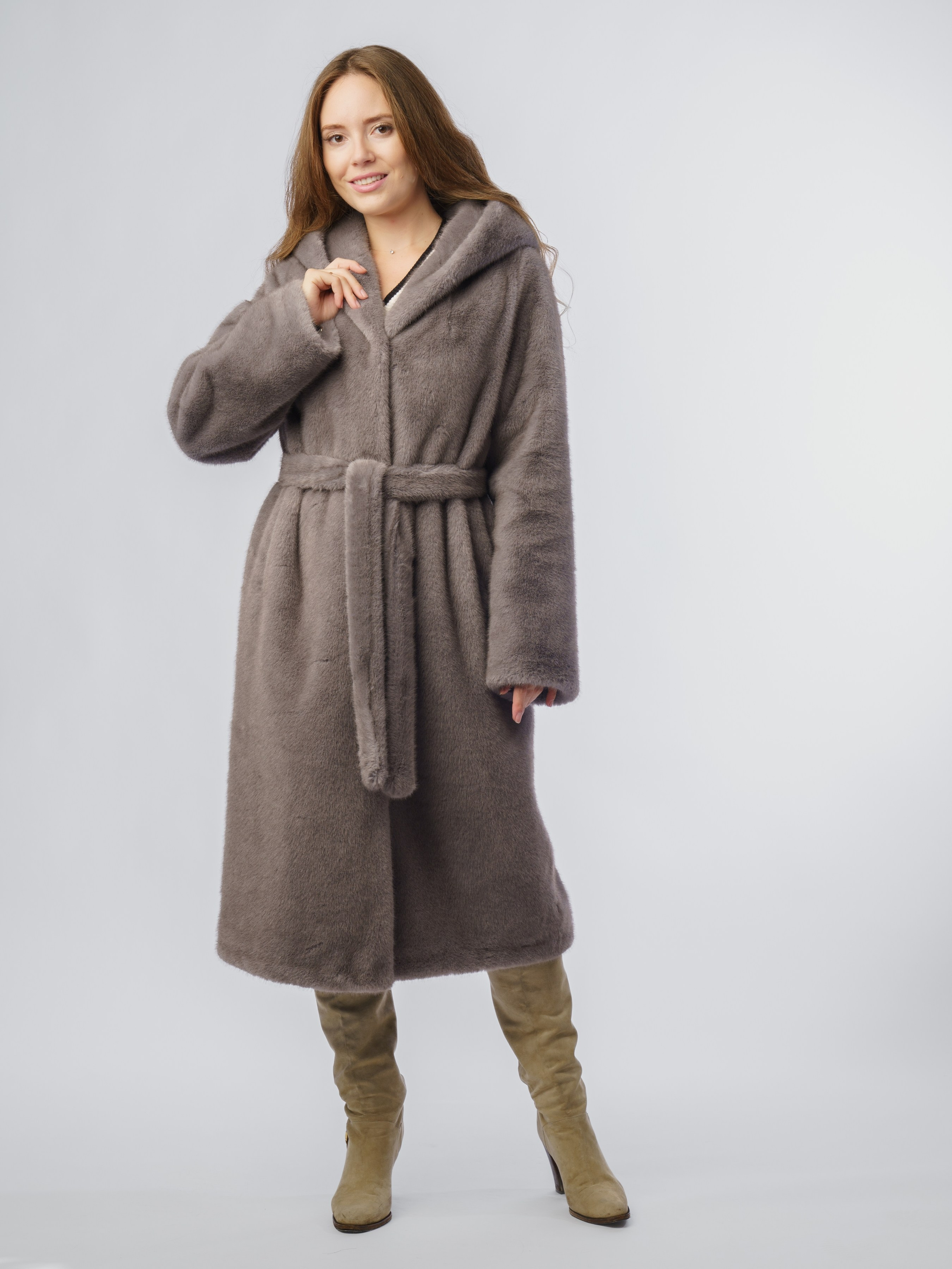 Шубы, модель Кристина. KED Production — продакшн из СПб. Создаём фото, видео и контент, который помогает брендам и селлерам продавать больше